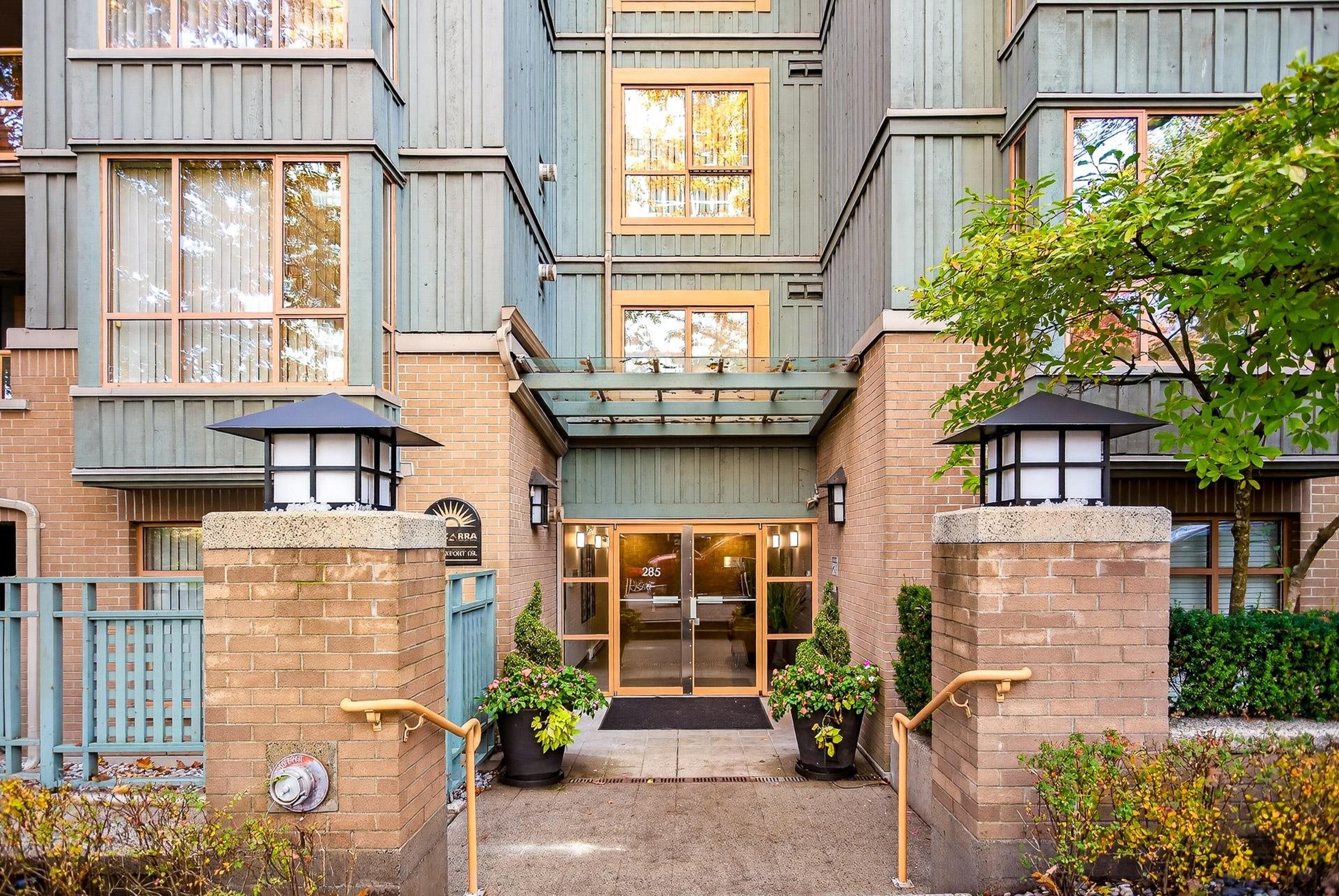 #415 285 NEWPORT DRIVE DRIVE - Image 2