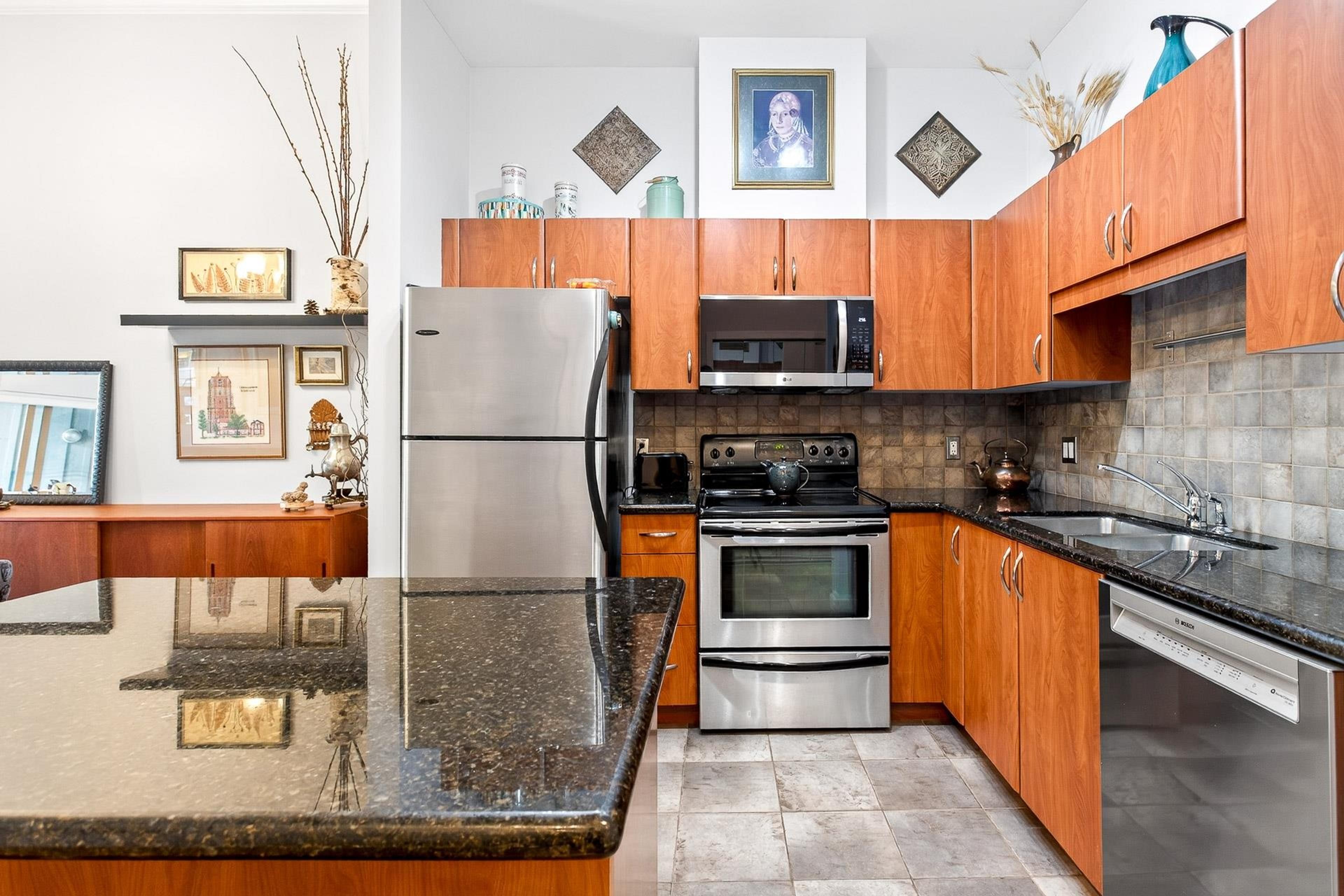 #415 285 NEWPORT DRIVE DRIVE - Image 3