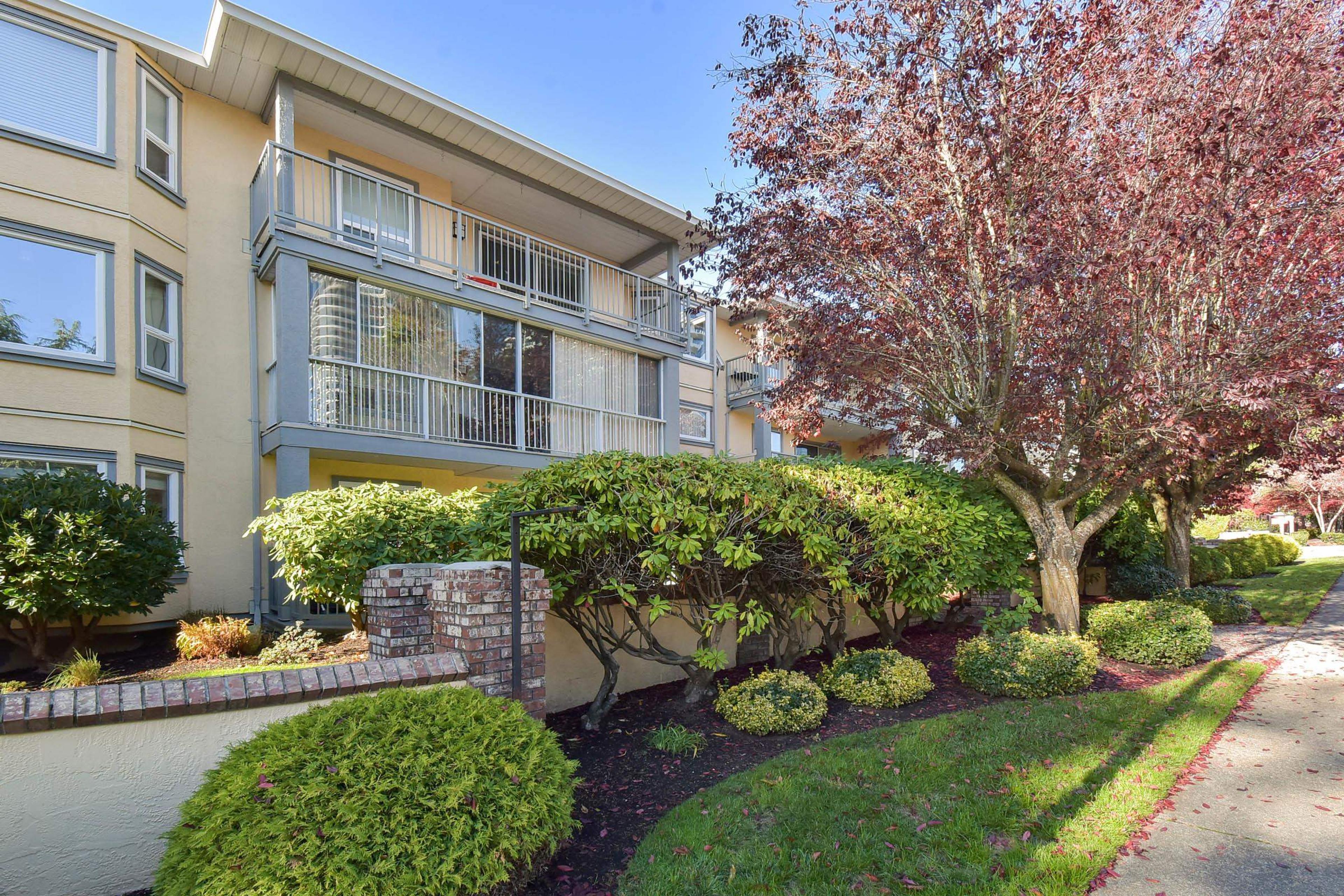 1459 Blackwood Street, White Rock - Exteriors - Photo 2