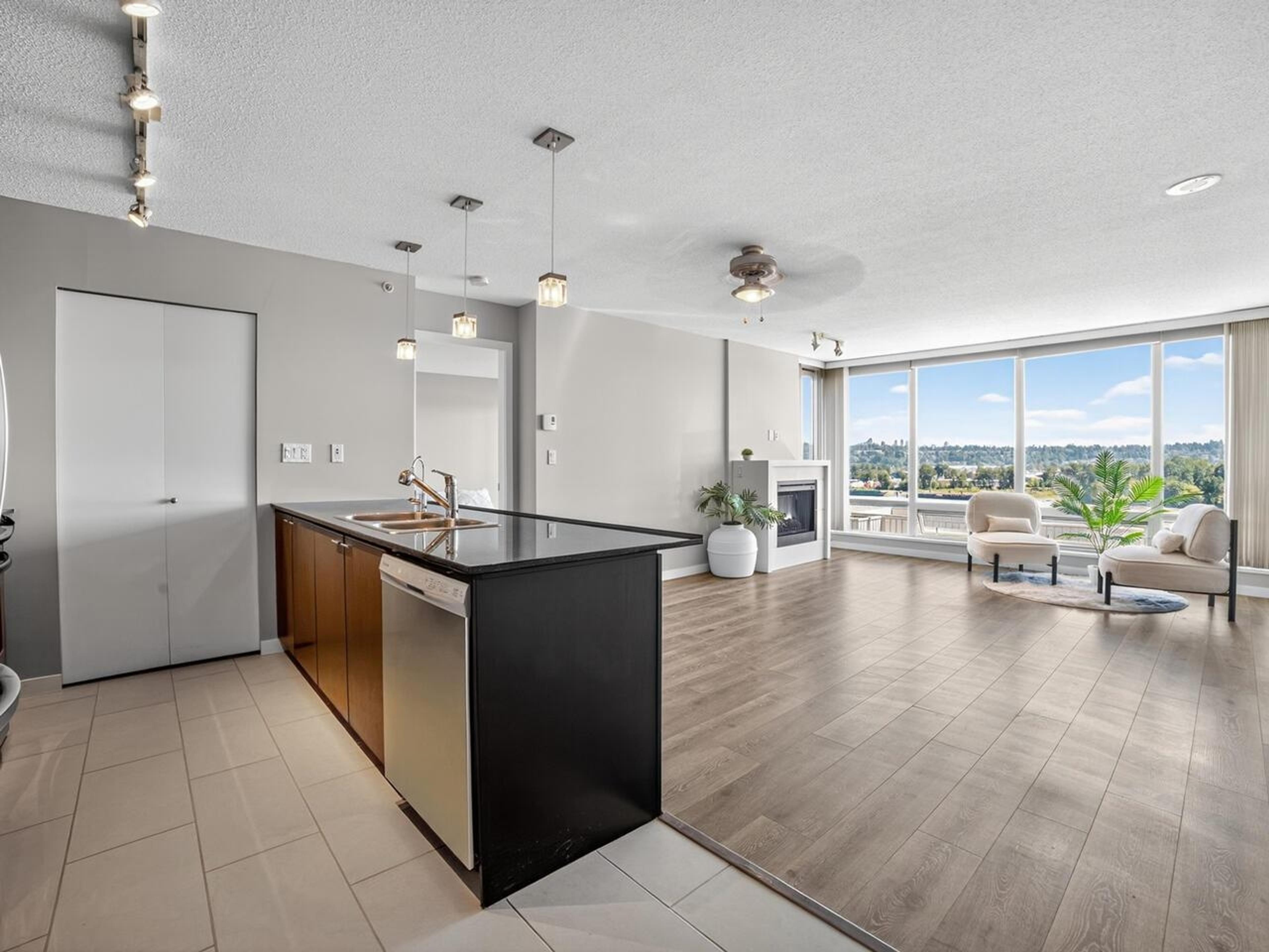 #704 39 SIXTH STREET - Image 2