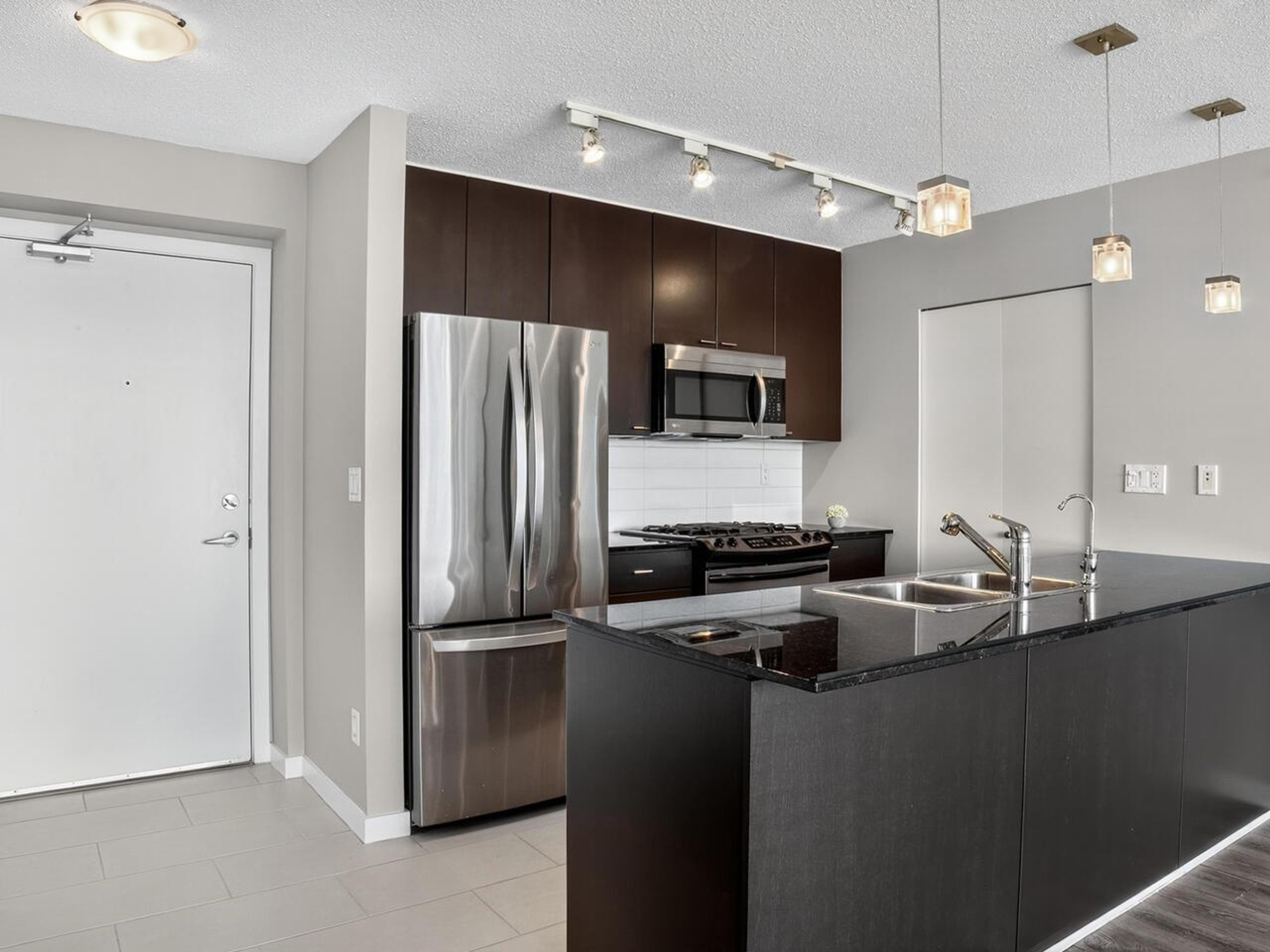 #704 39 SIXTH STREET - Image 3