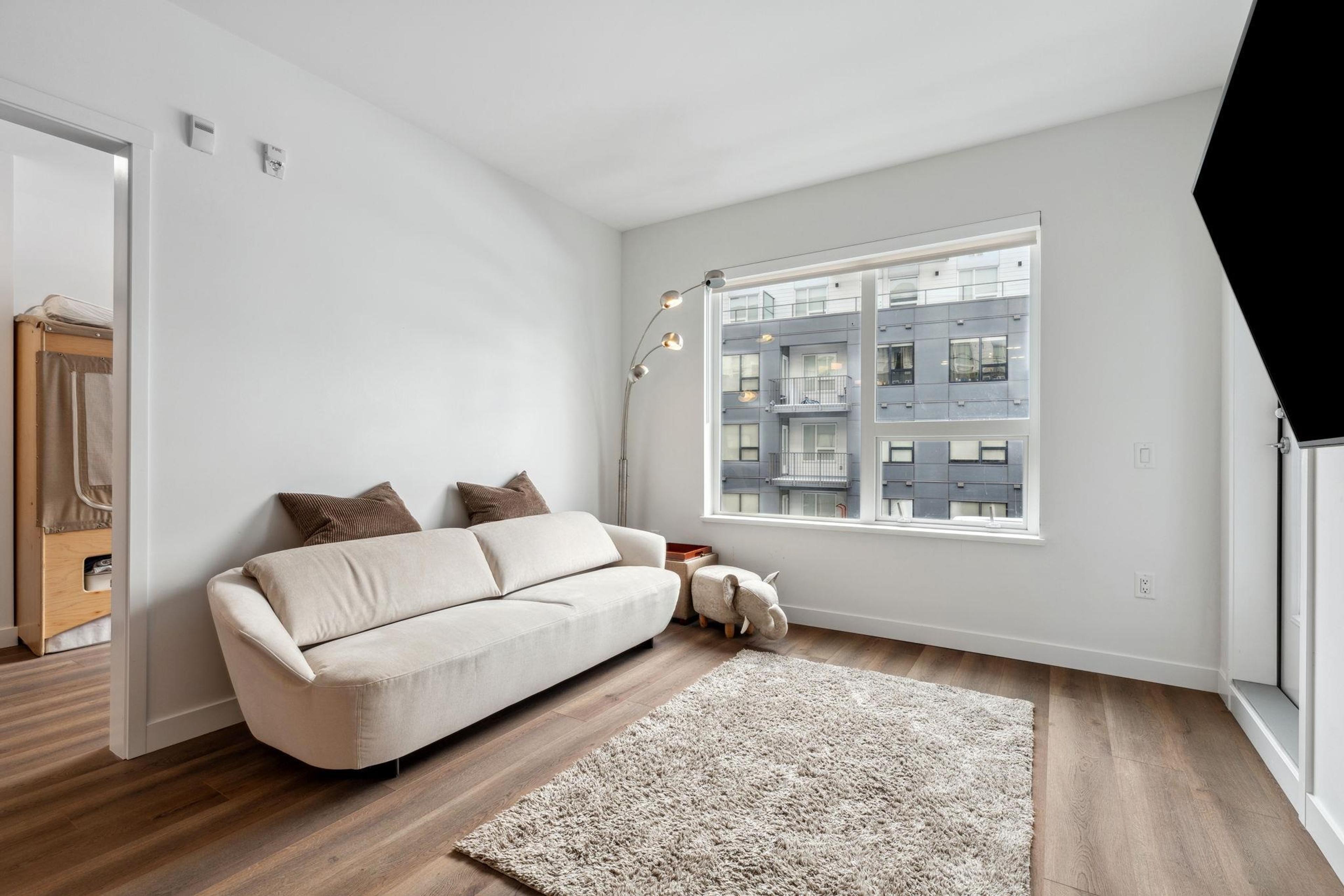 #304 648 LEA AVENUE - Image 2