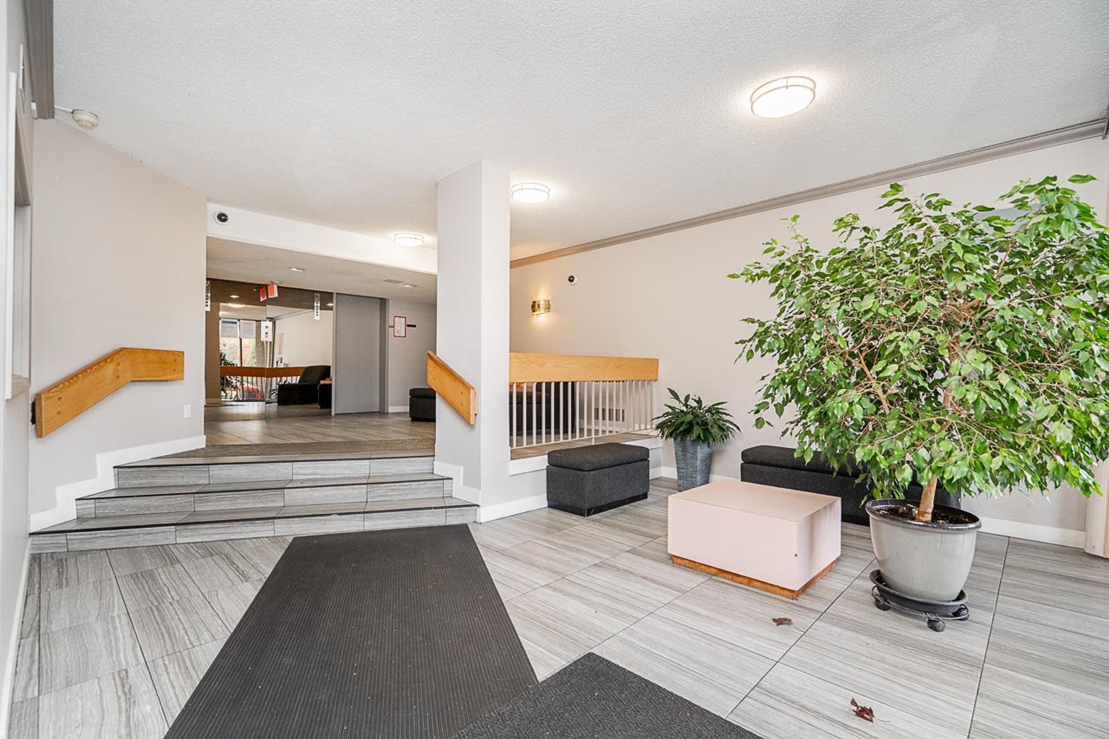 #402 9300 PARKSVILLE DRIVE - Image 3