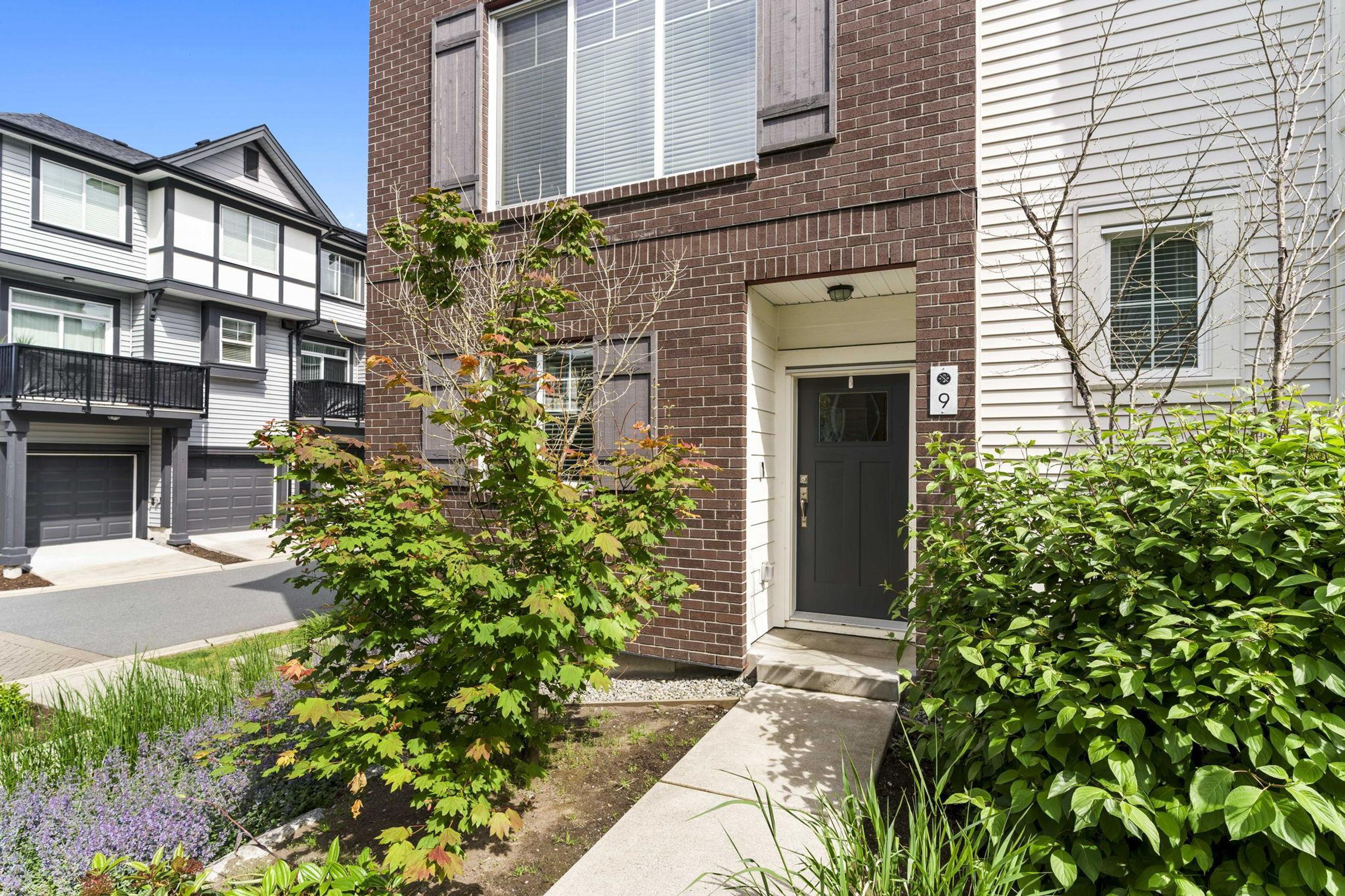 11272 240th Street, Maple Ridge - Exteriors - Photo 1