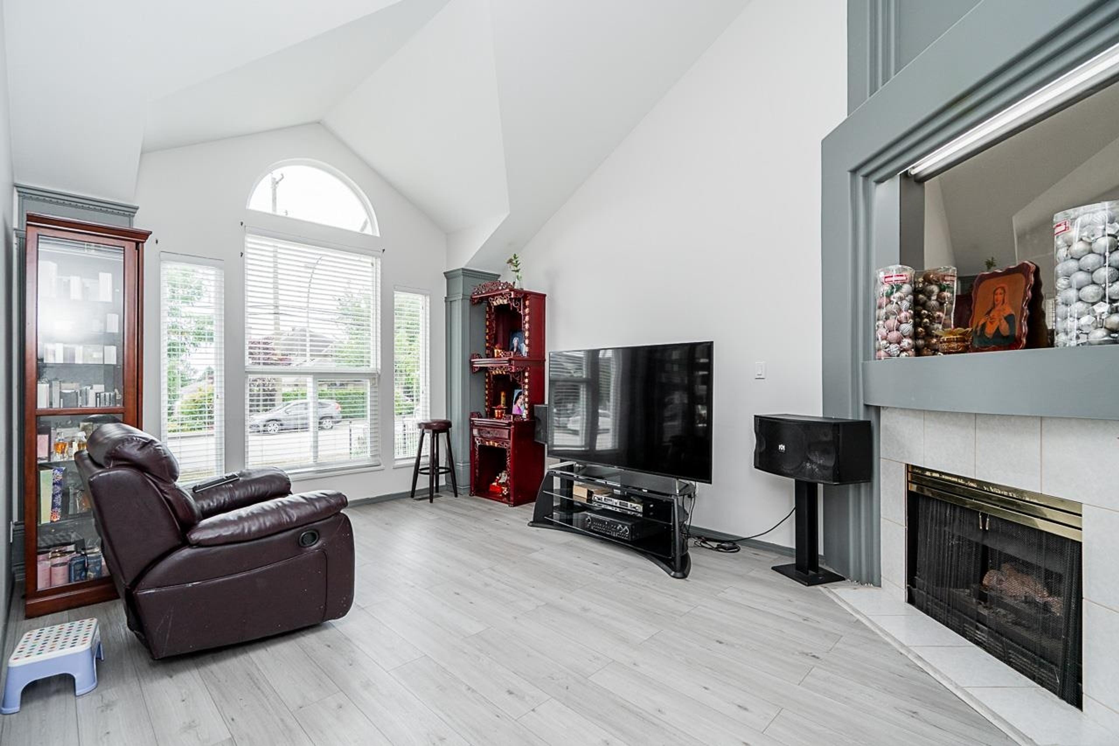 16089 80 AVENUE - Image 2