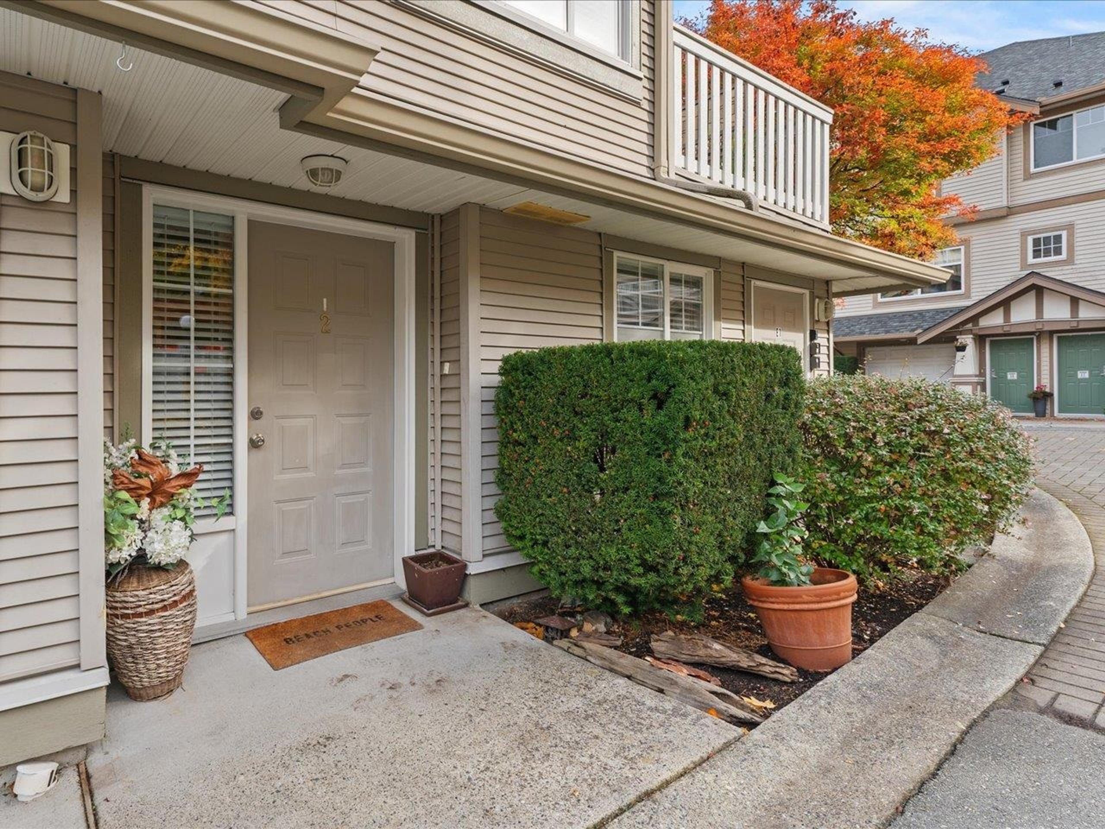 2733 Parkway Drive, Surrey - Exteriors - Photo 2