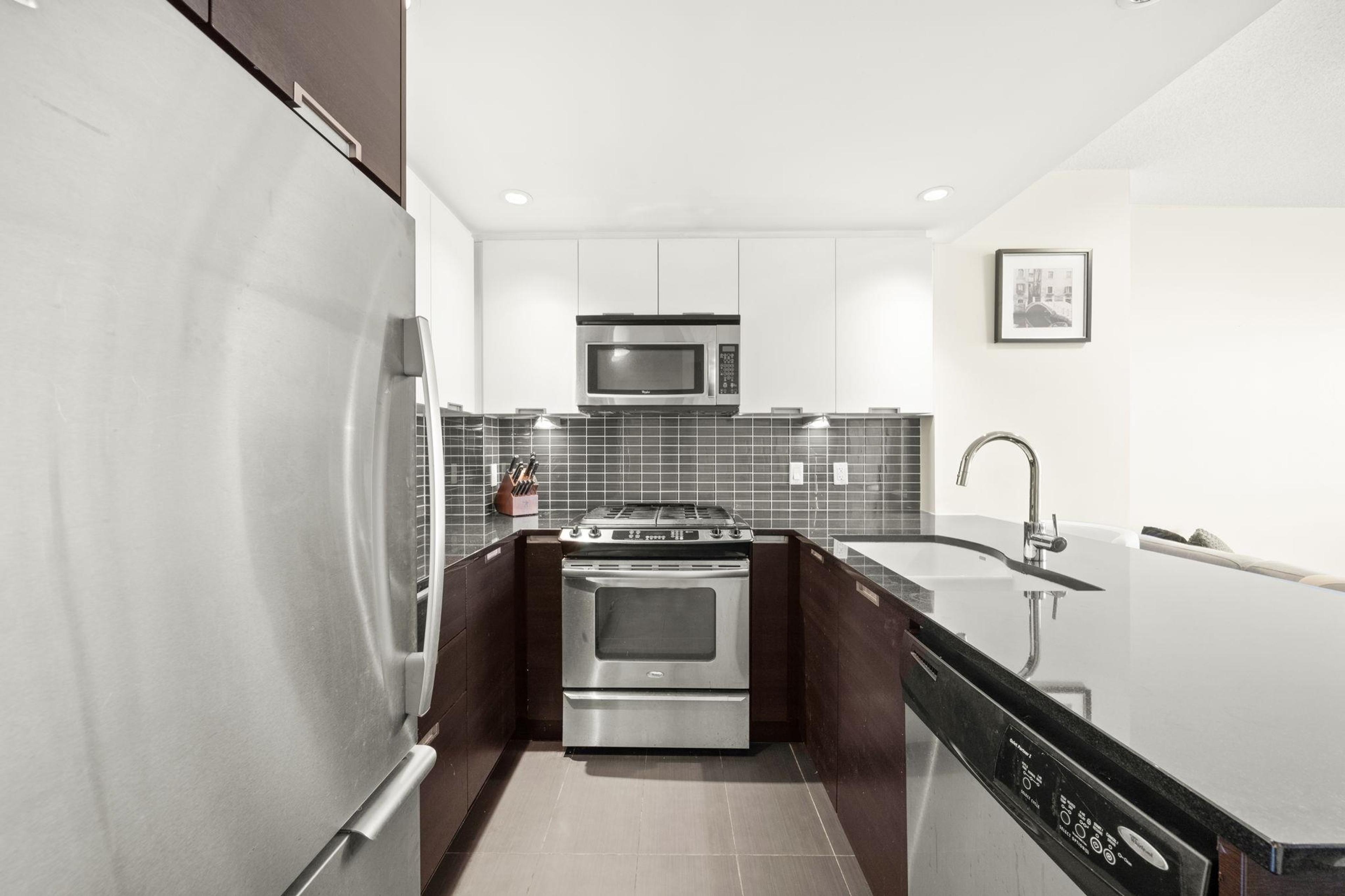 #1004 2968 GLEN DRIVE - Image 2