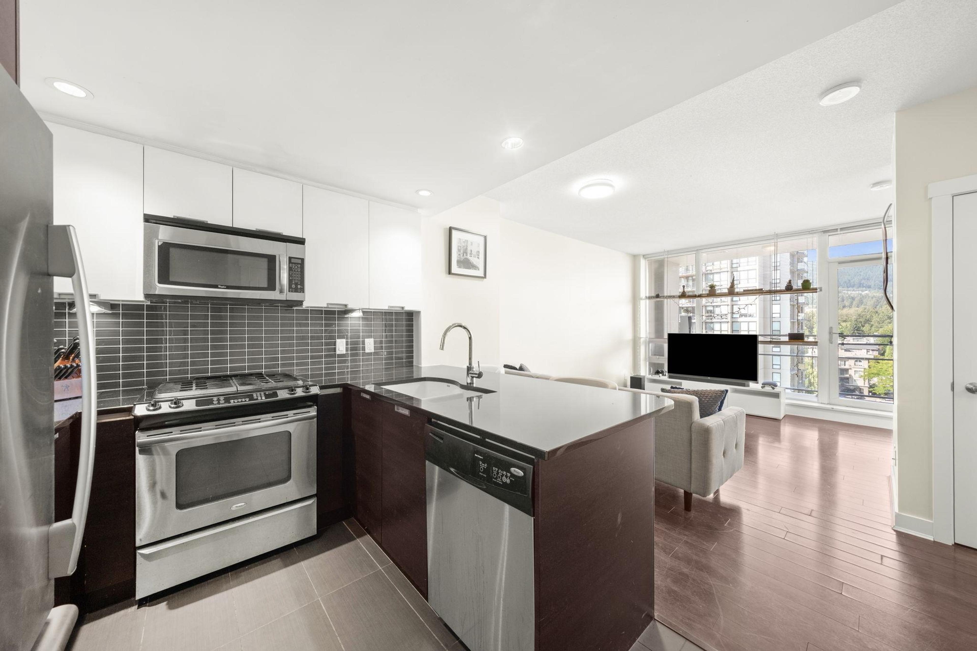 #1004 2968 GLEN DRIVE - Image 3