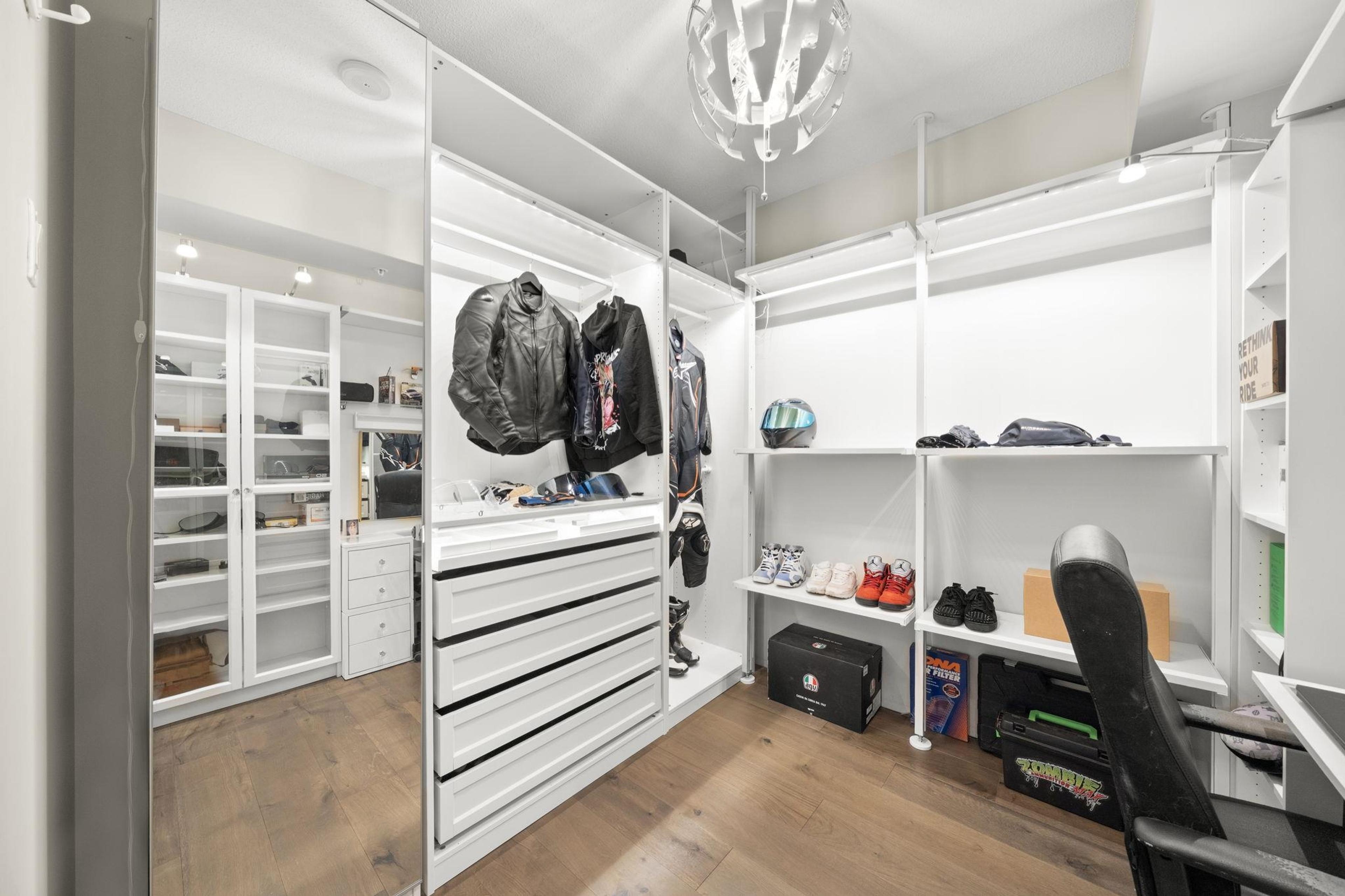 #1004 2968 GLEN DRIVE - Main Image