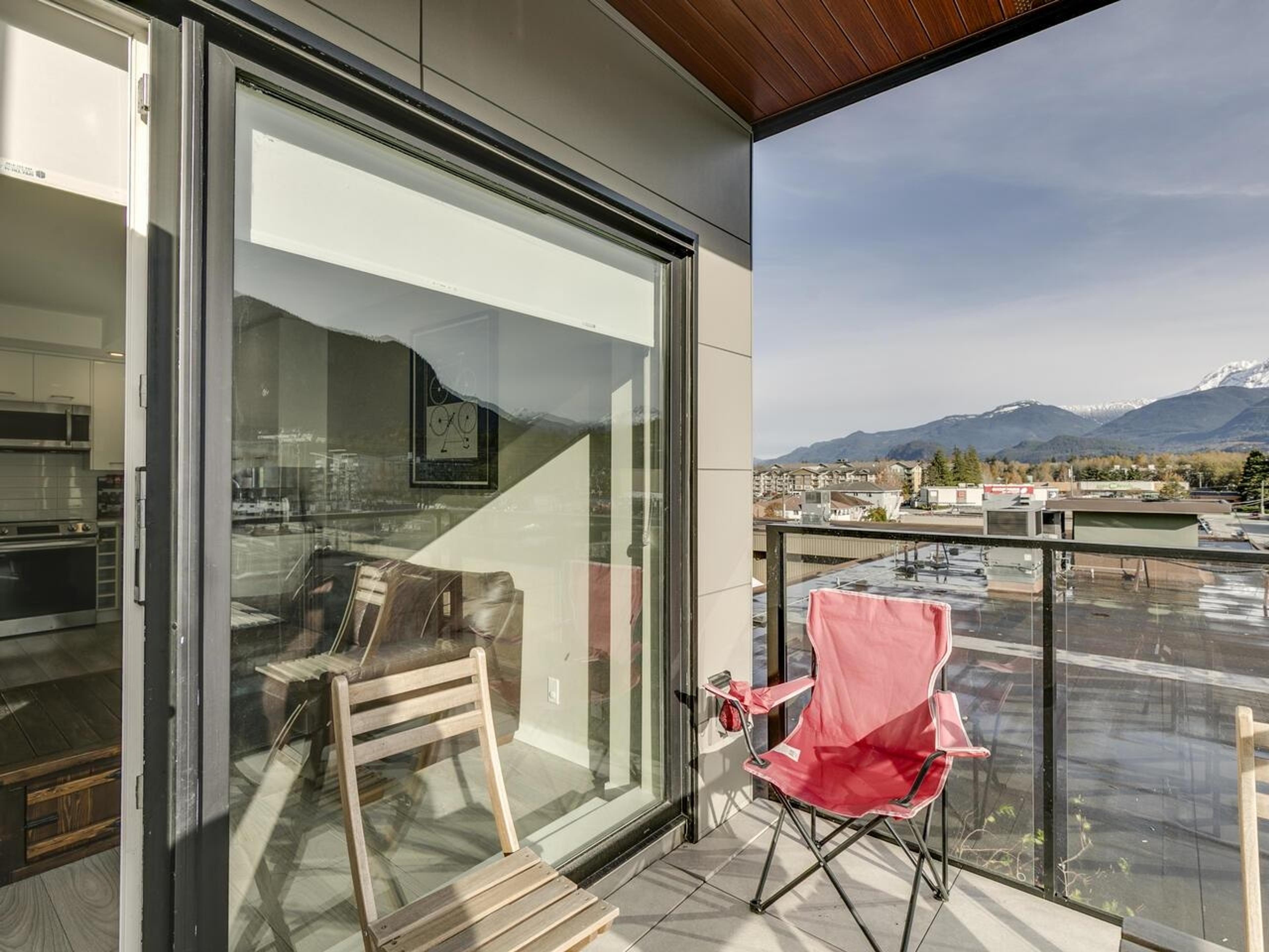 #416 38033 SECOND AVENUE - Image 2