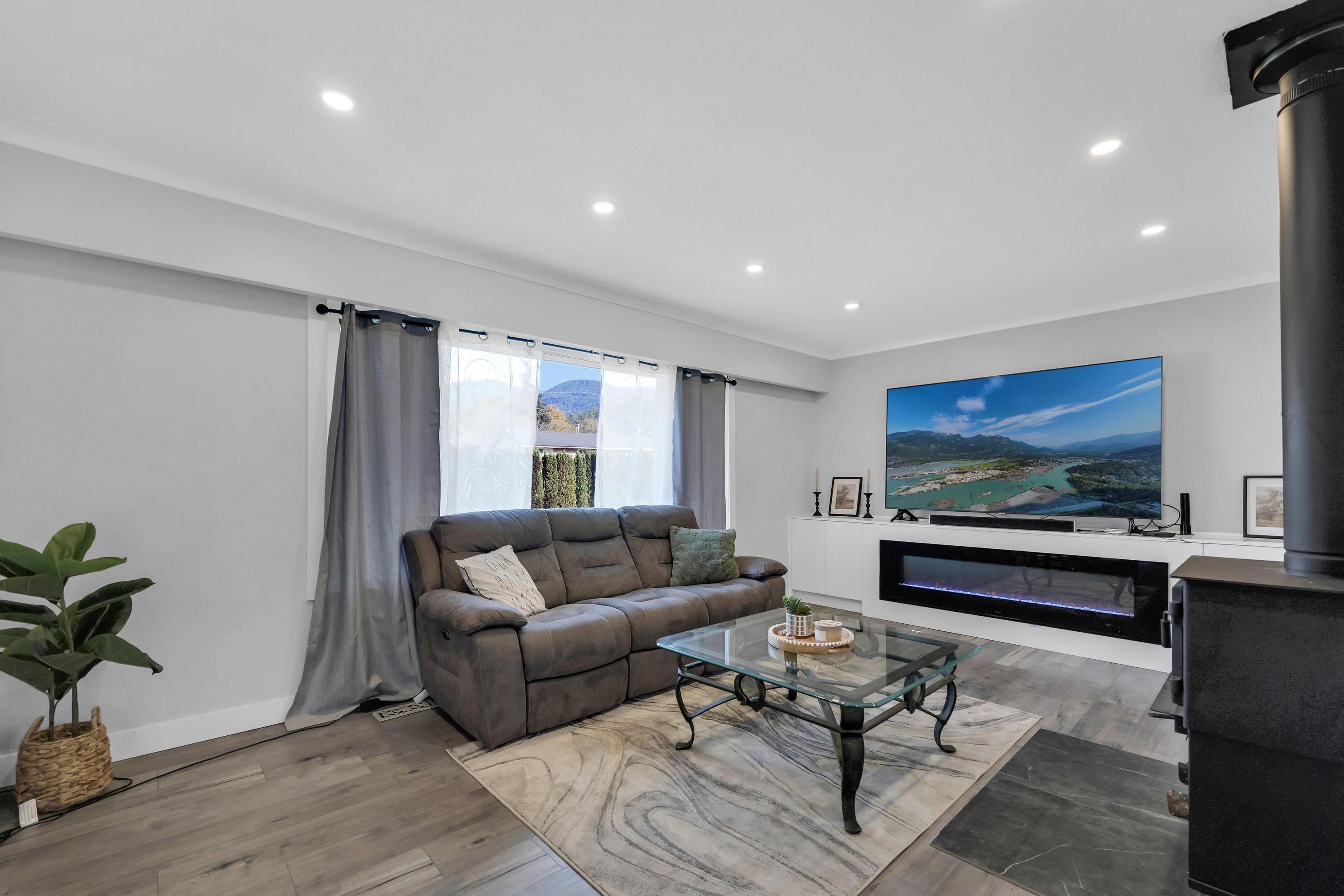 2026 GARIBALDI WAY - Image 3