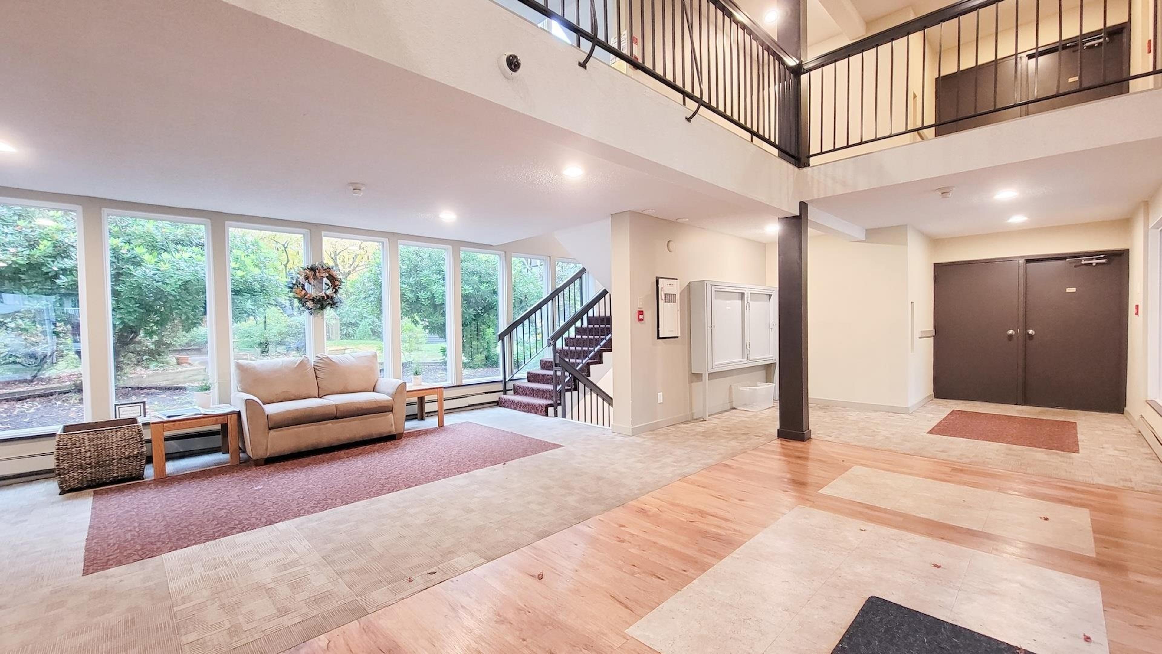 #214 33400 BOURQUIN PLACE - Image 3