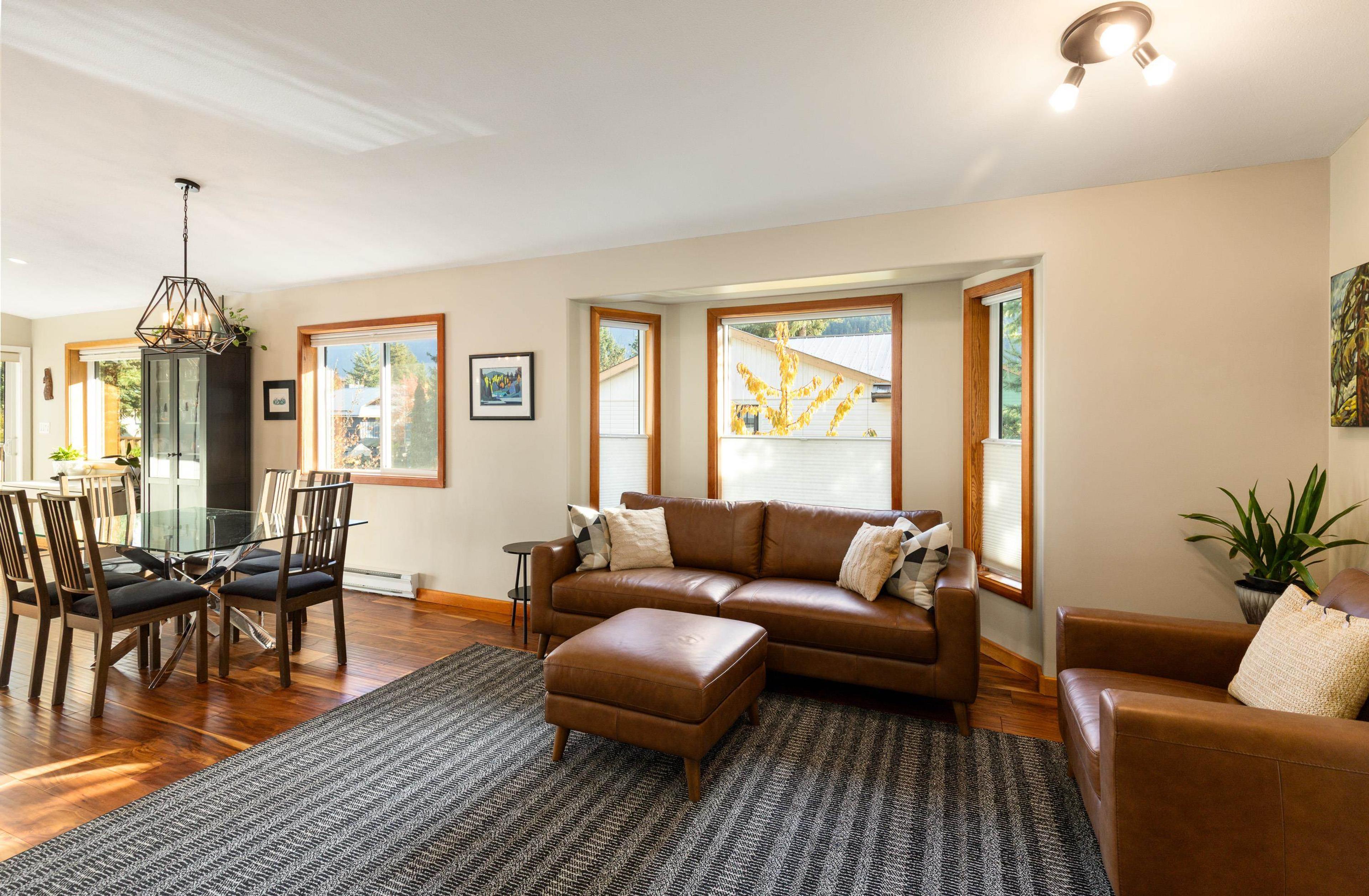 7386 LAUREL STREET - Image 2