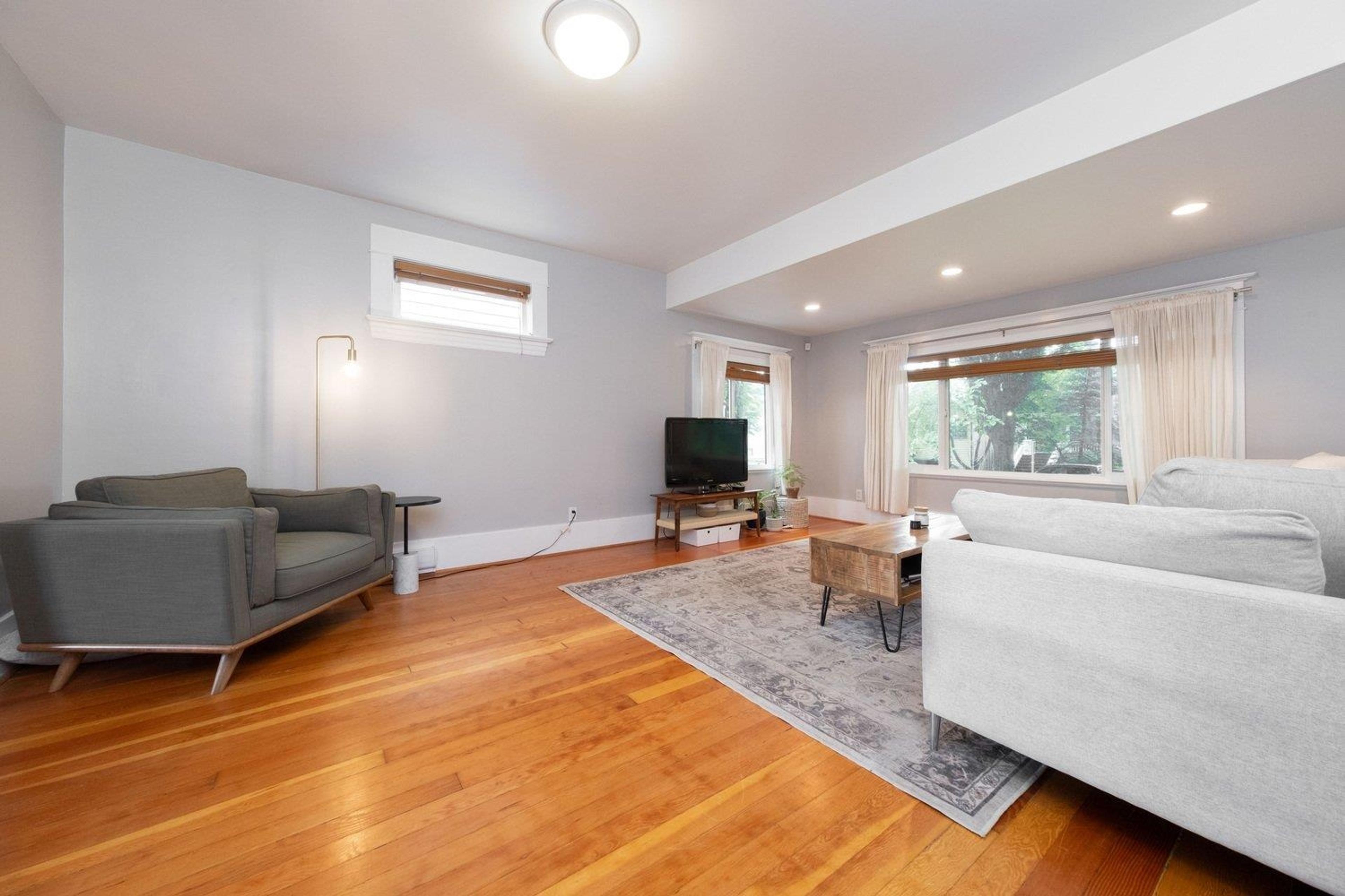 1449 E 10TH AVENUE - Image 3