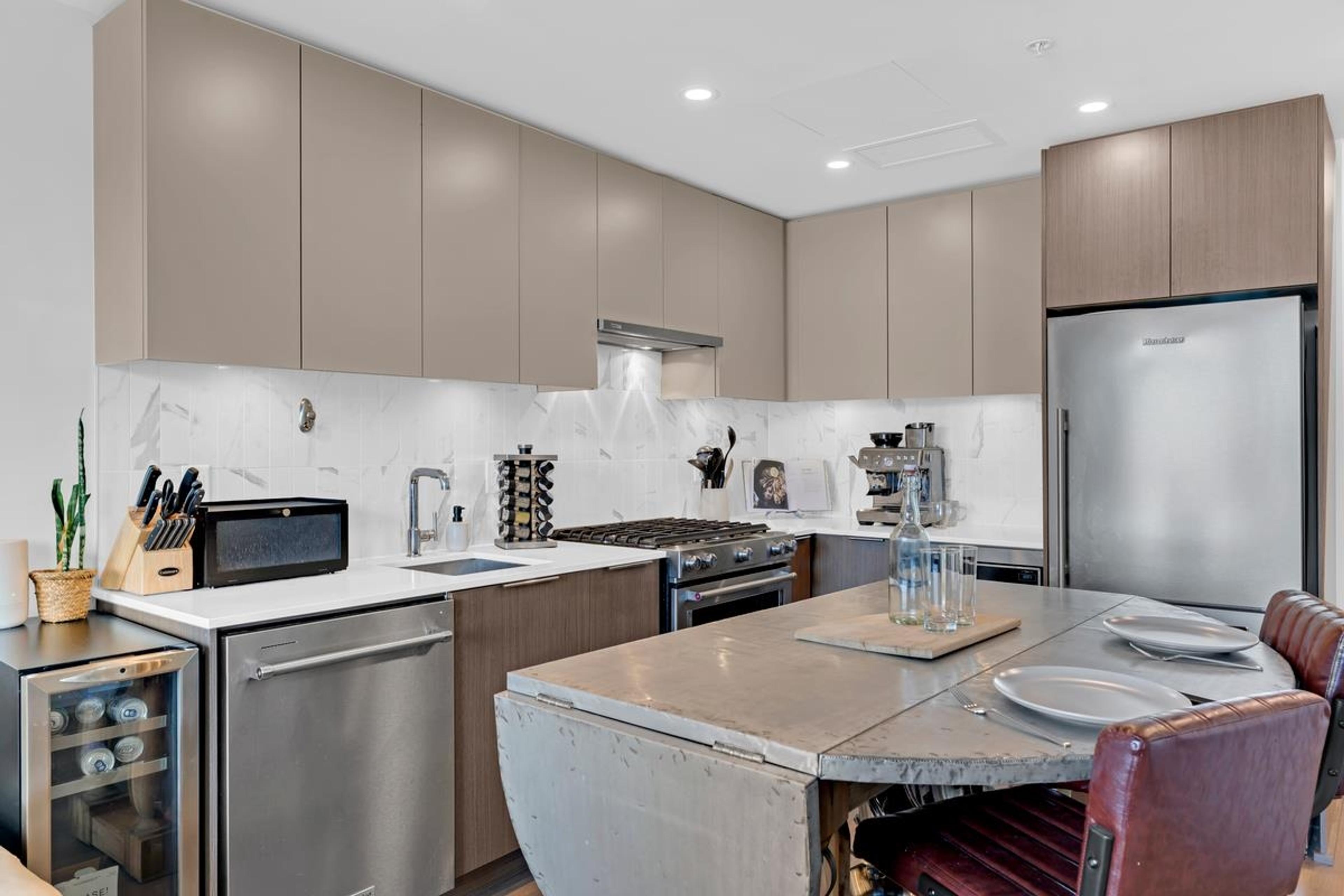 #409 648 LEA AVENUE - Main Image