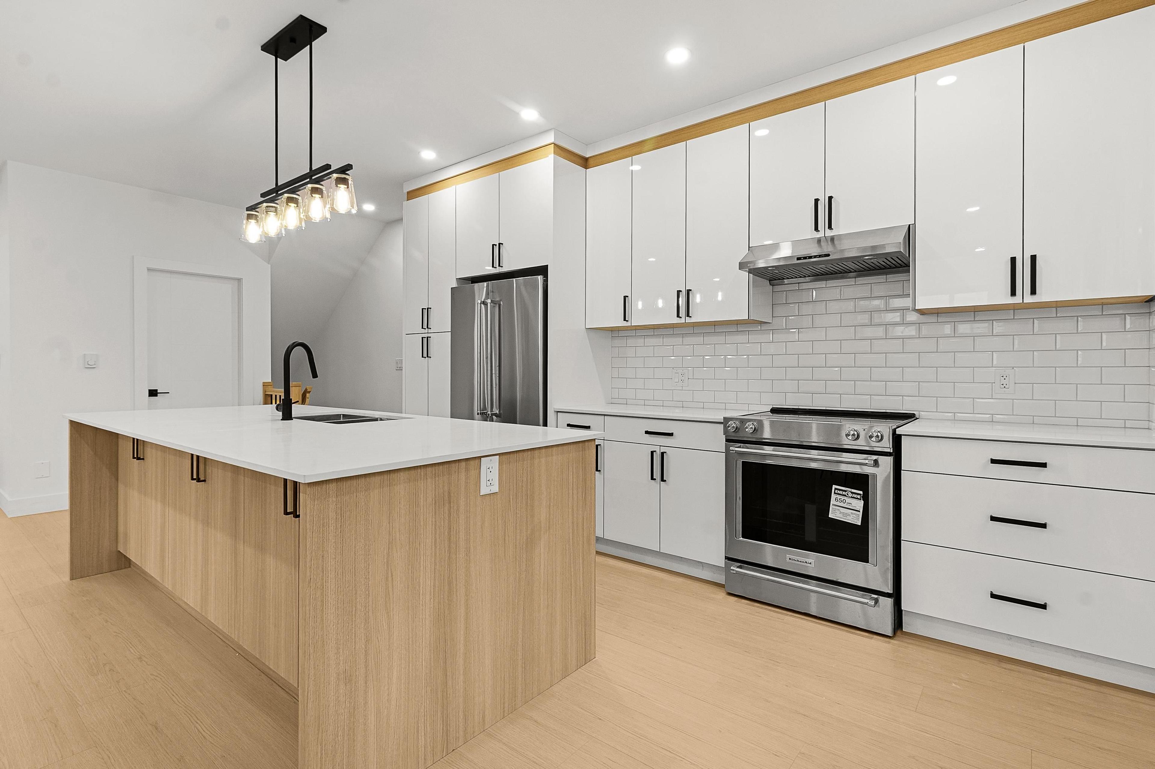 #6 2360 CRESCENT WAY - Main Image