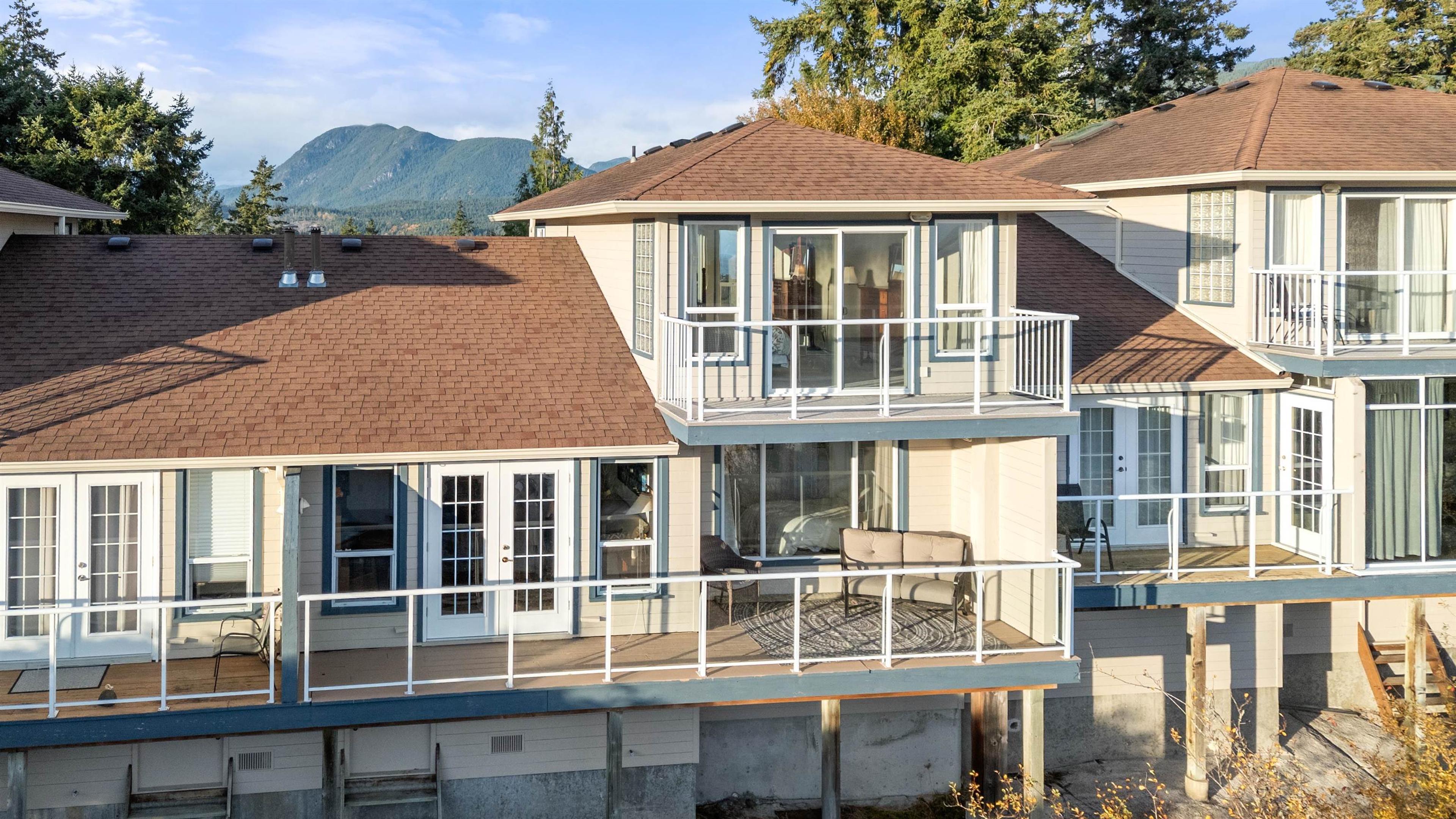 5768 Marine Way, Sechelt - Exteriors - Photo 1