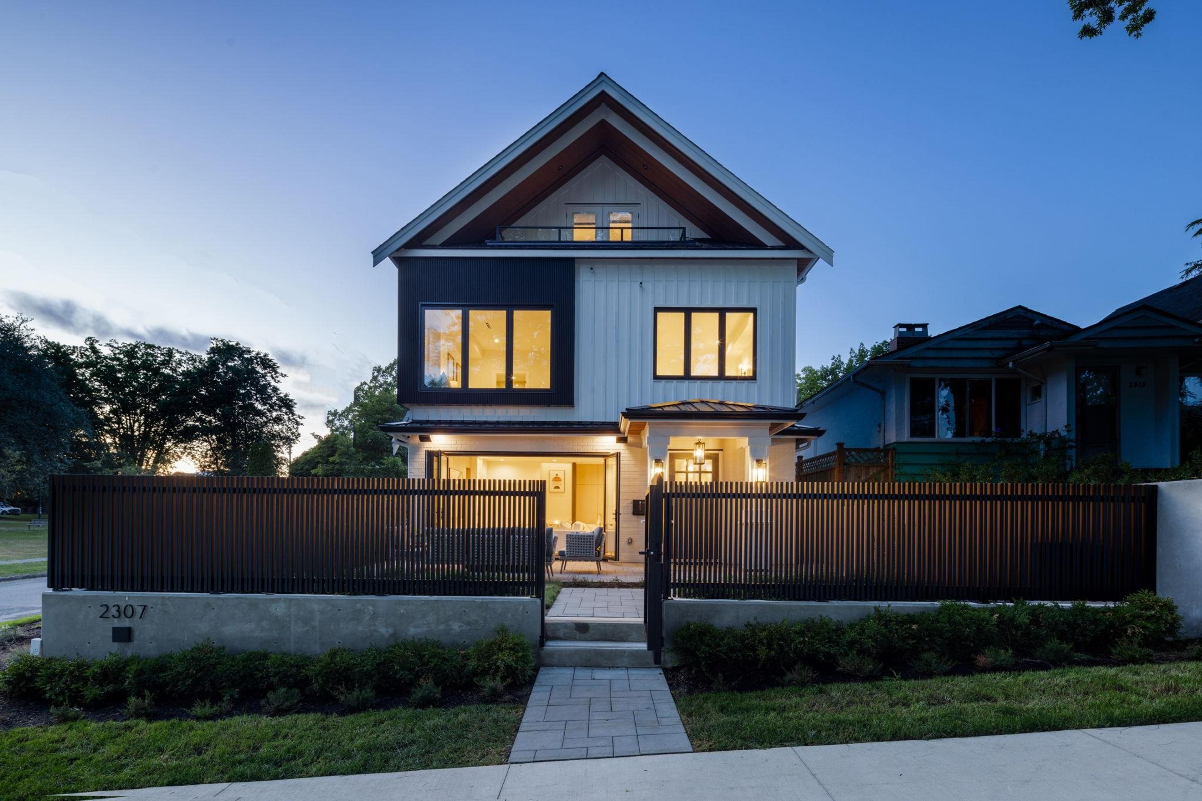 2307 E 3rd Avenue, Vancouver - Exteriors - Photo 4