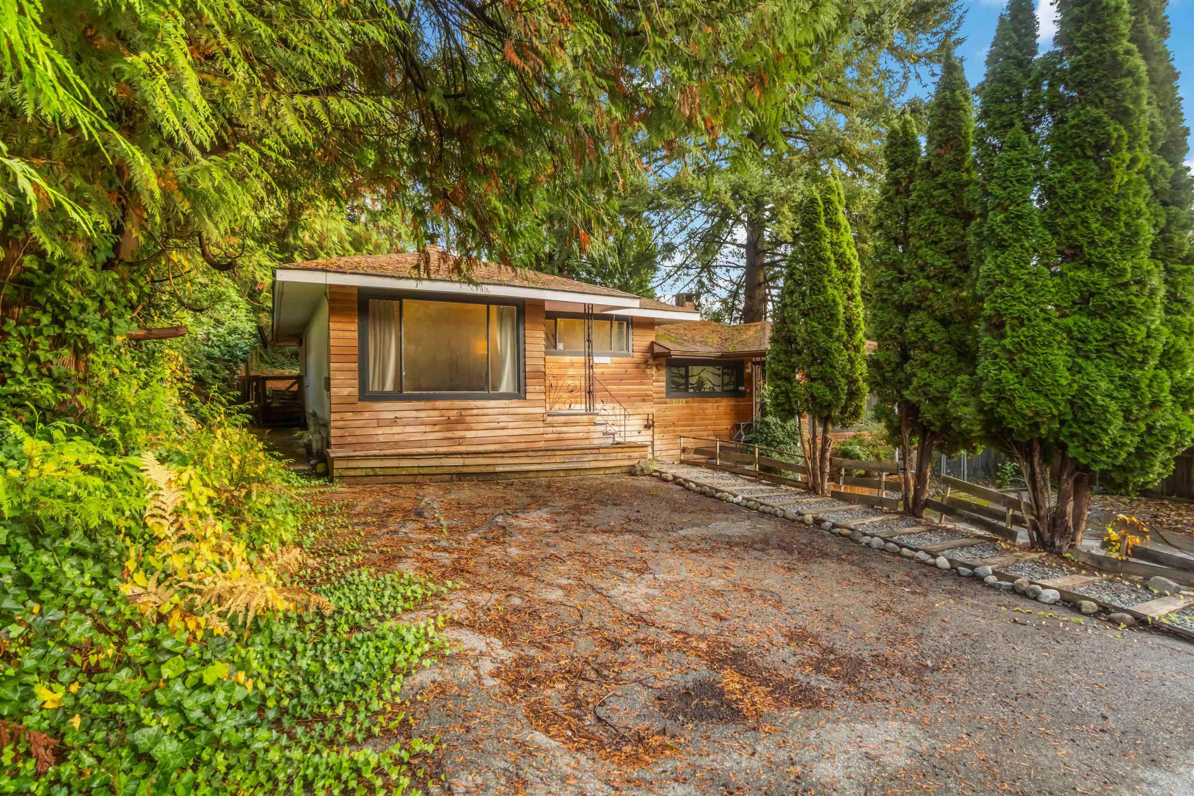 2026-2028 COLUMBIA STREET - Image 3