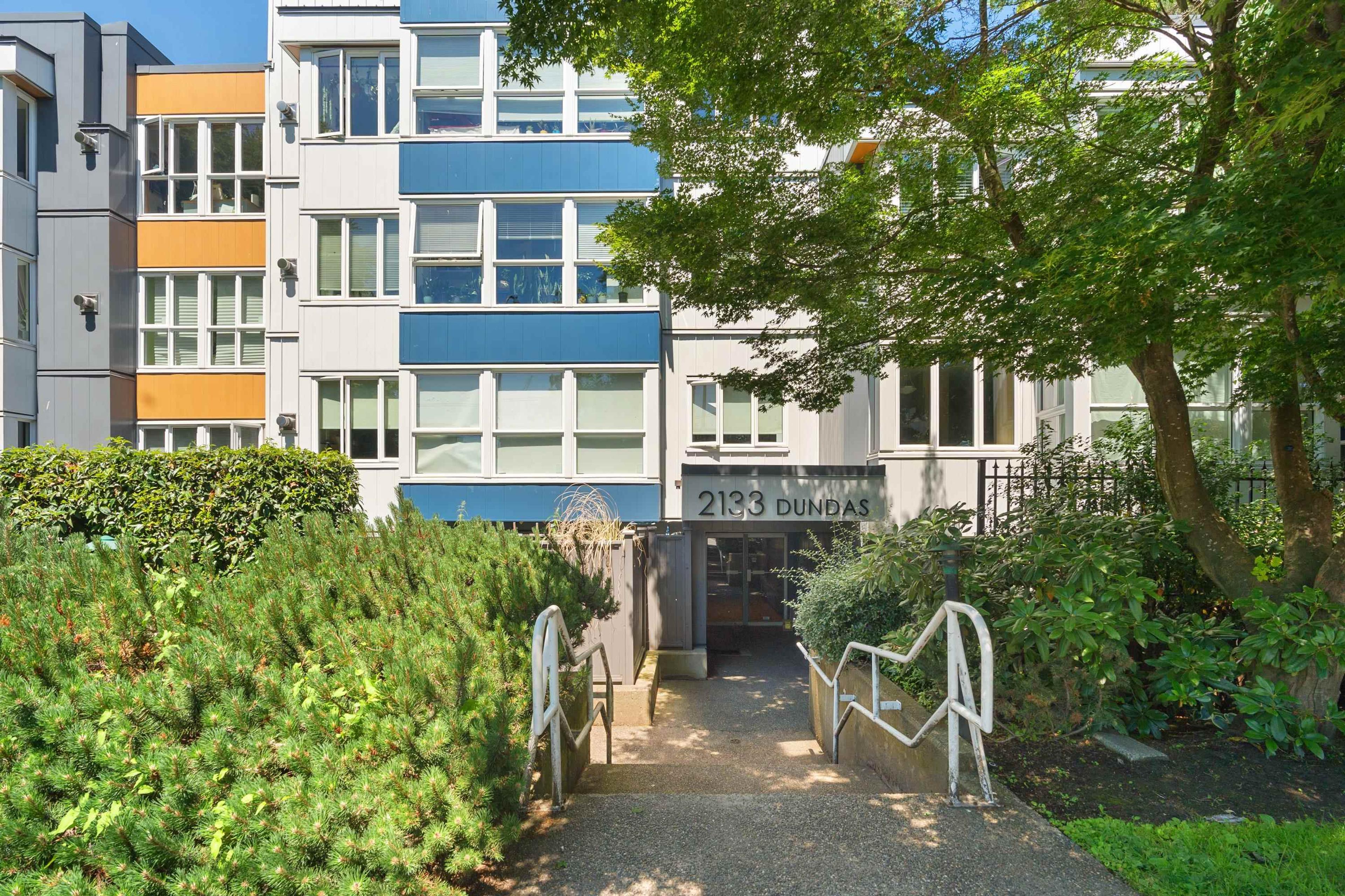 2133 Dundas Street, Vancouver - Exteriors - Photo 1