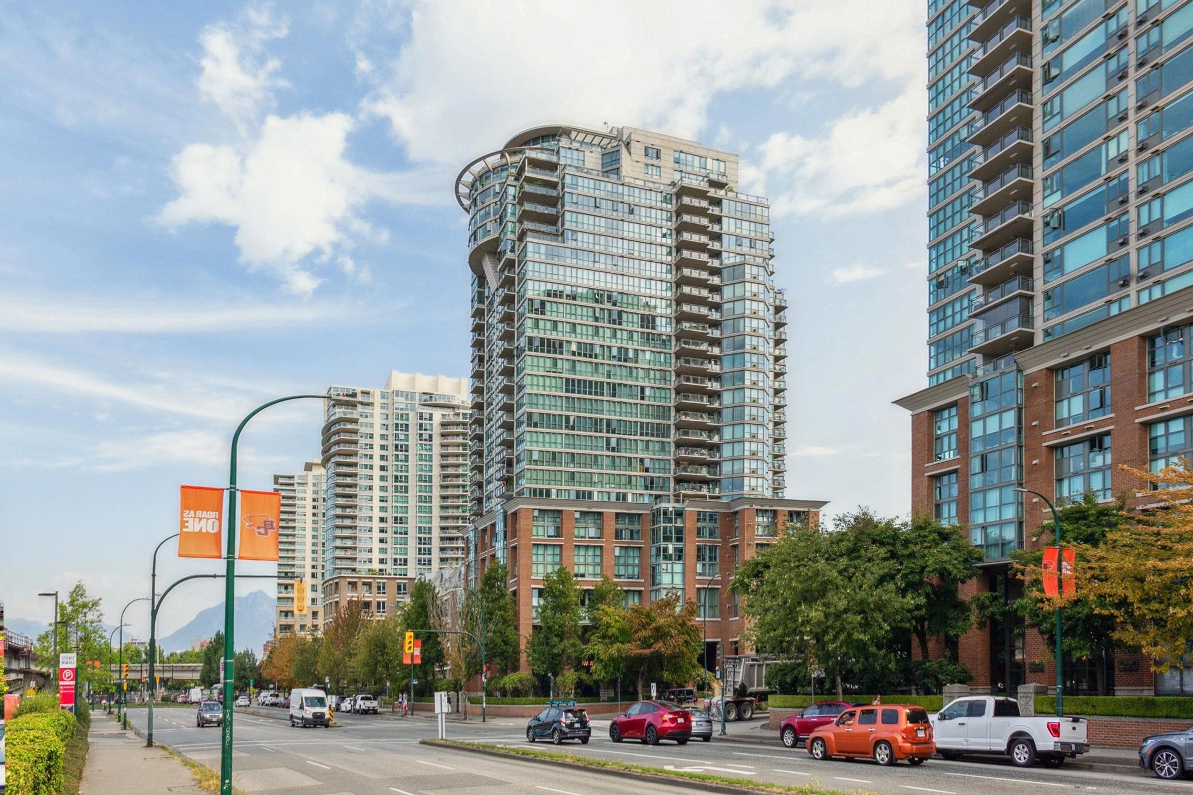 1088 Quebec Street, Vancouver - Exteriors - Full Complex View - Photo 2