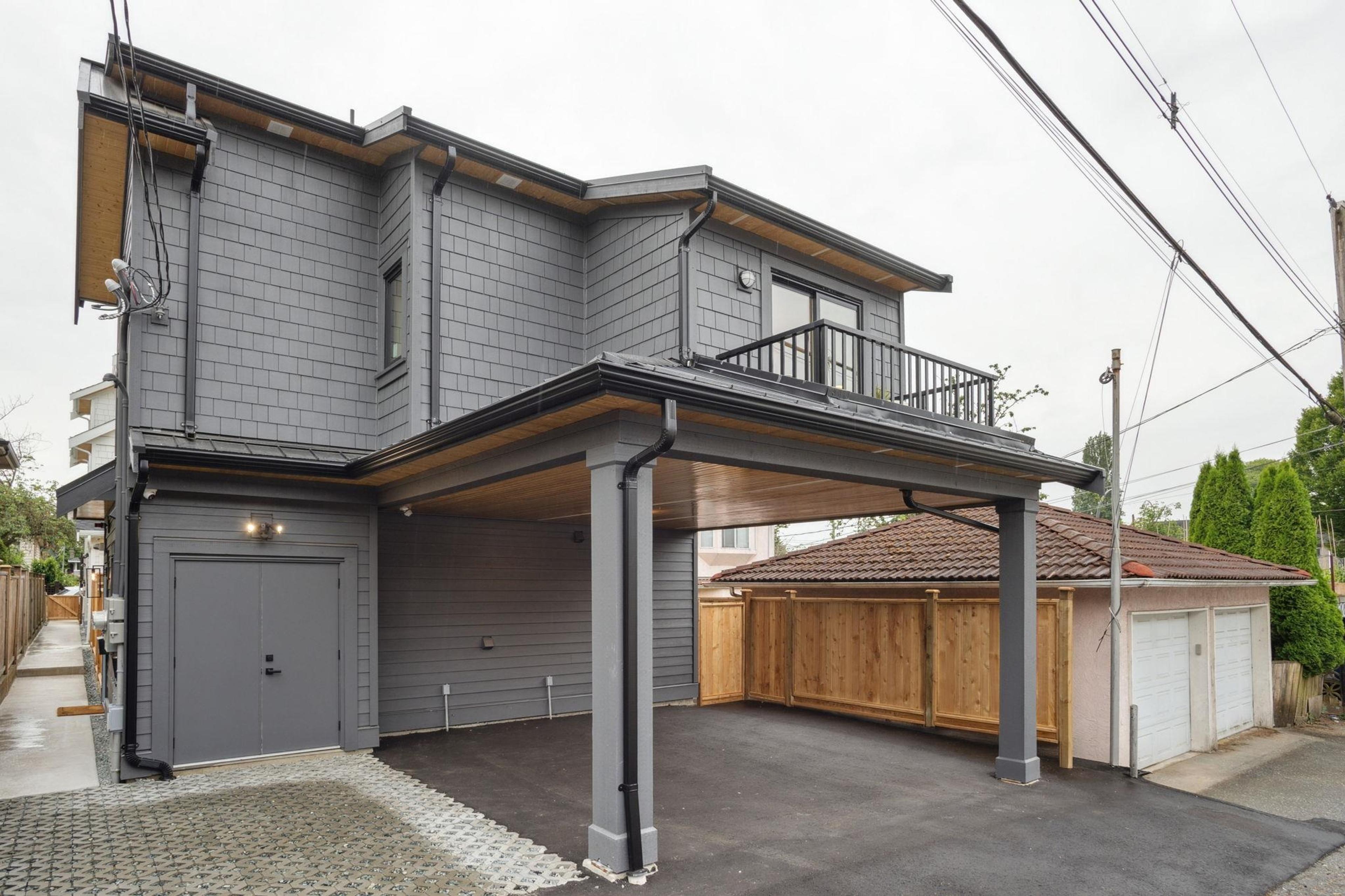 1915 E 3rd Avenue, Vancouver - Exteriors - Photo 1