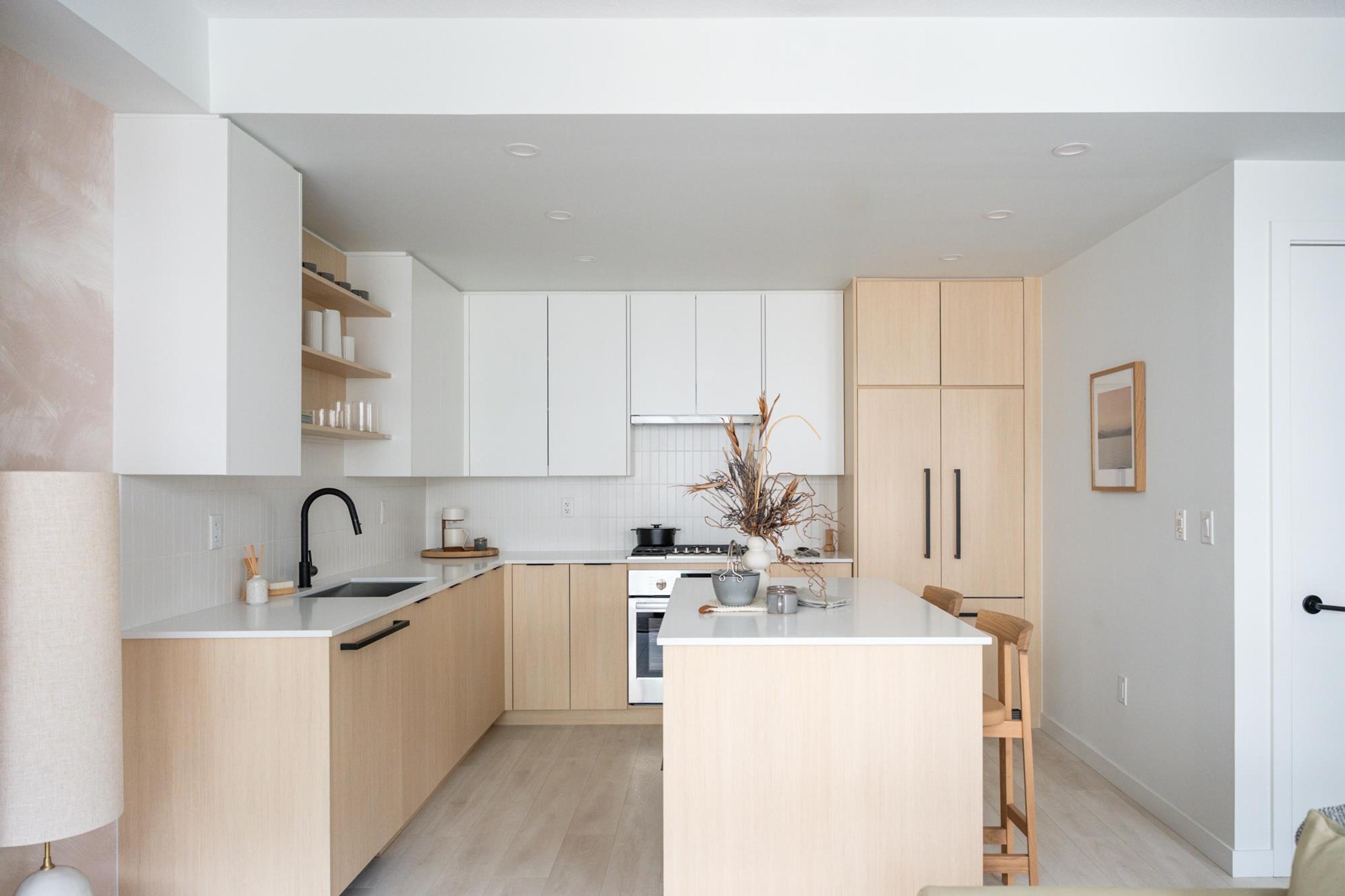 #216 2045 HERITAGE PARK LANE - Image 2