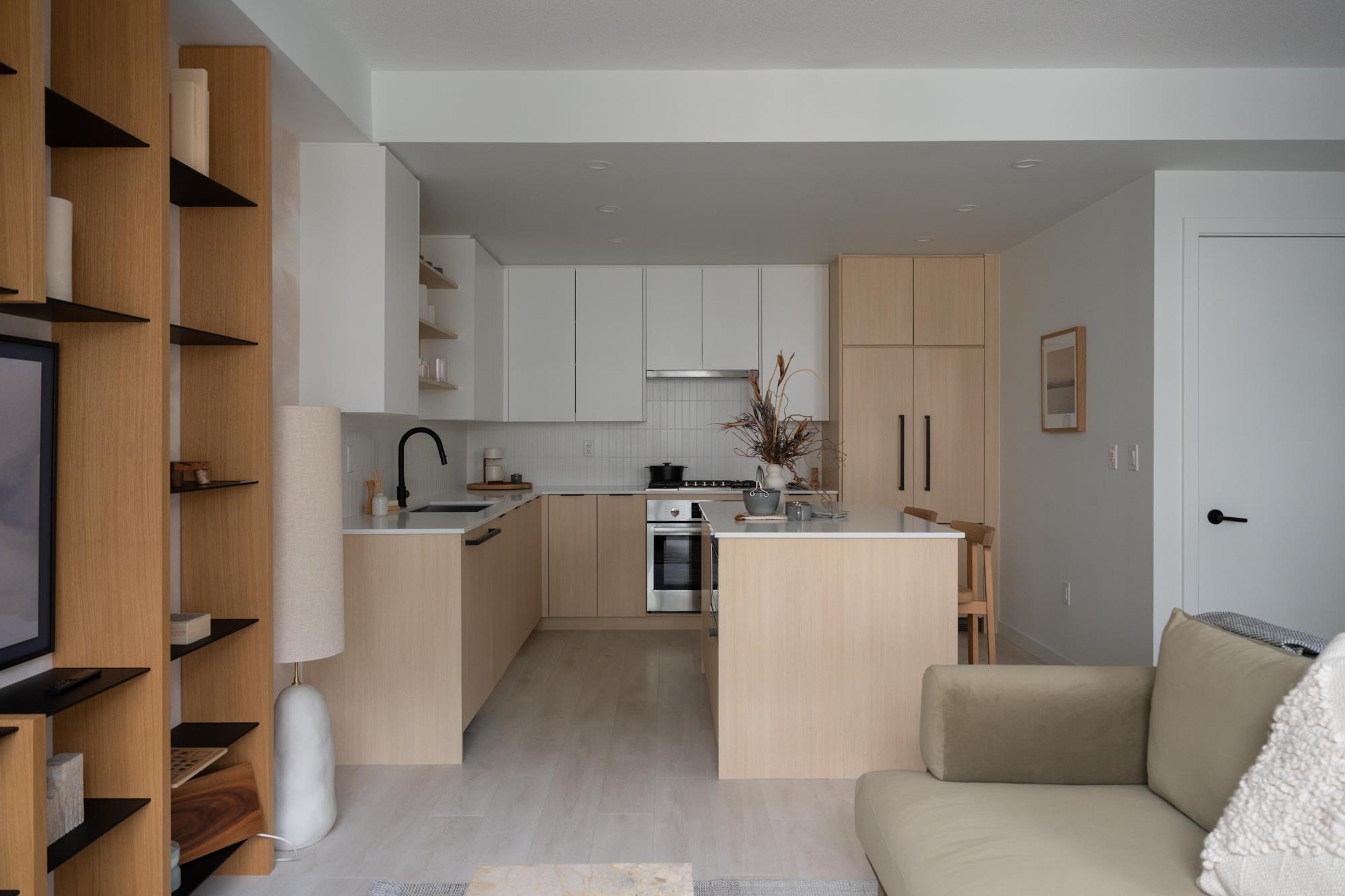 #216 2045 HERITAGE PARK LANE - Main Image