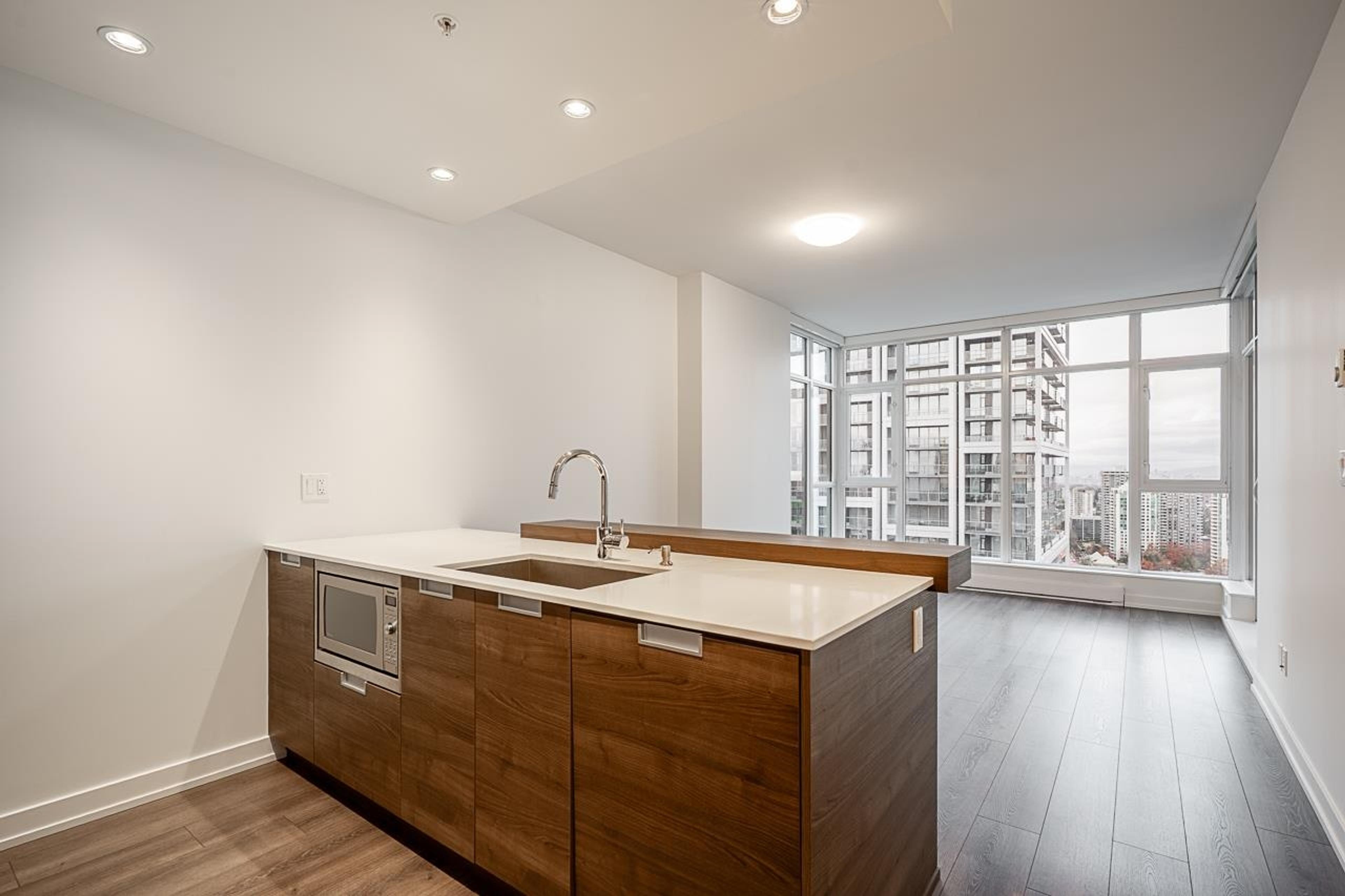 #2802 4688 KINGSWAY - Image 2