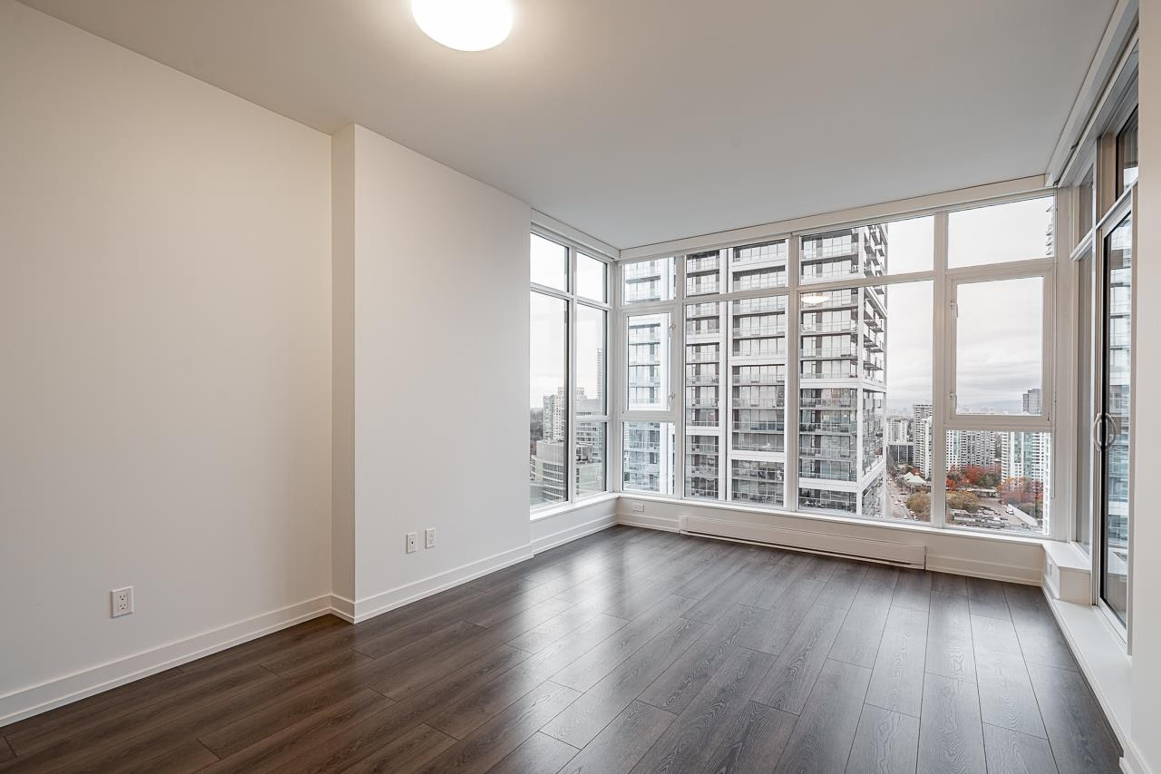 #2802 4688 KINGSWAY - Image 3