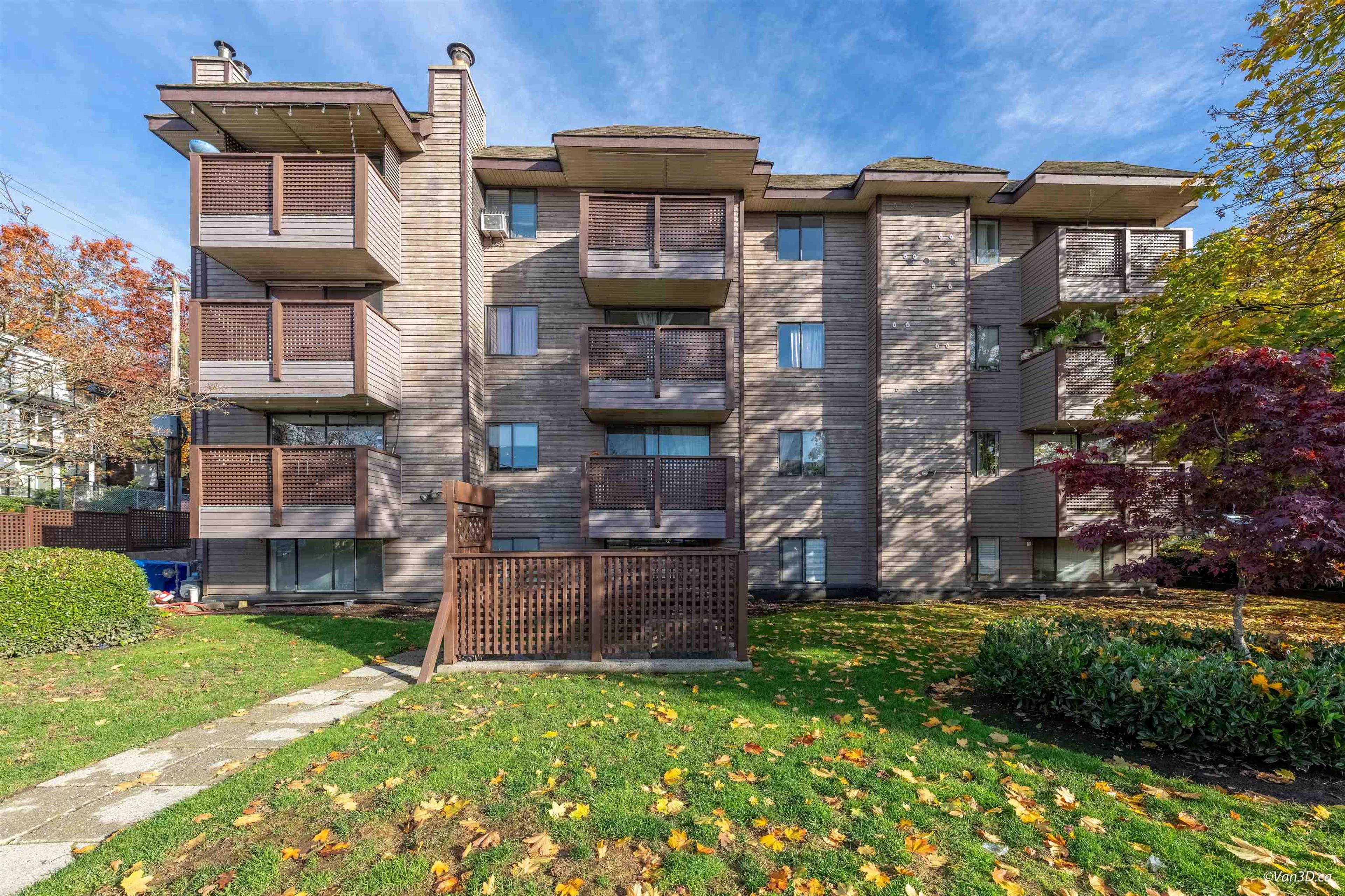 2215 Dundas Street, Vancouver - Exteriors - Photo 1