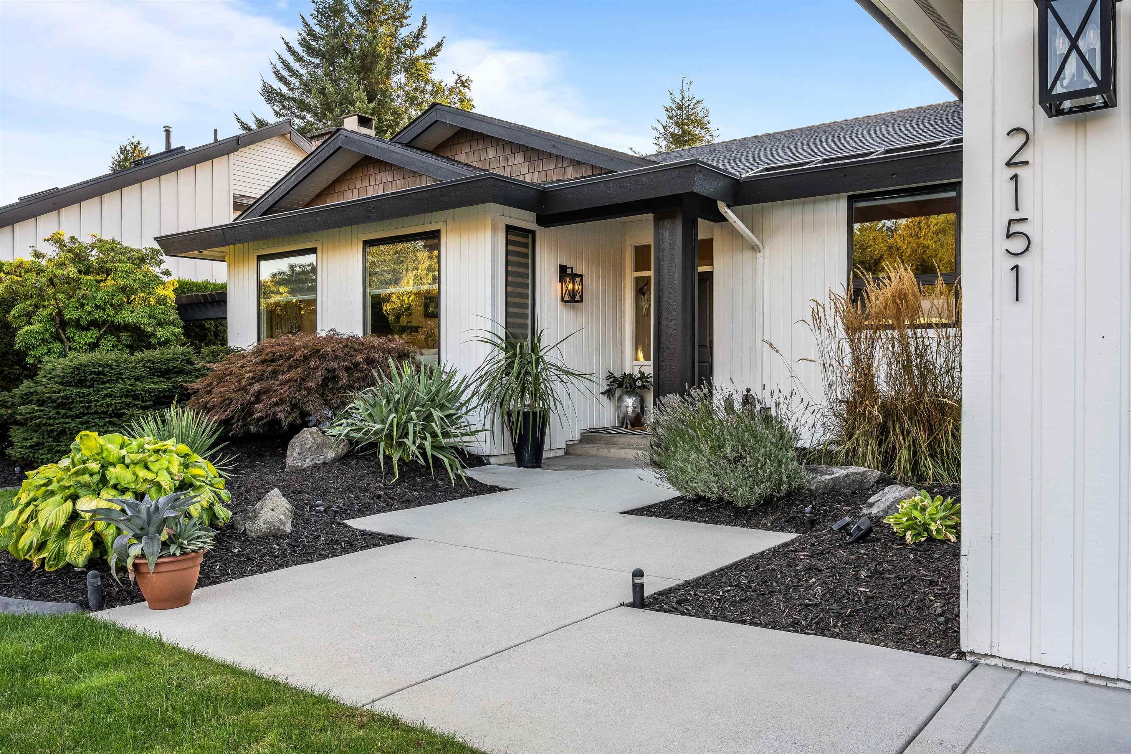 2151 EVERETT STREET - Image 2