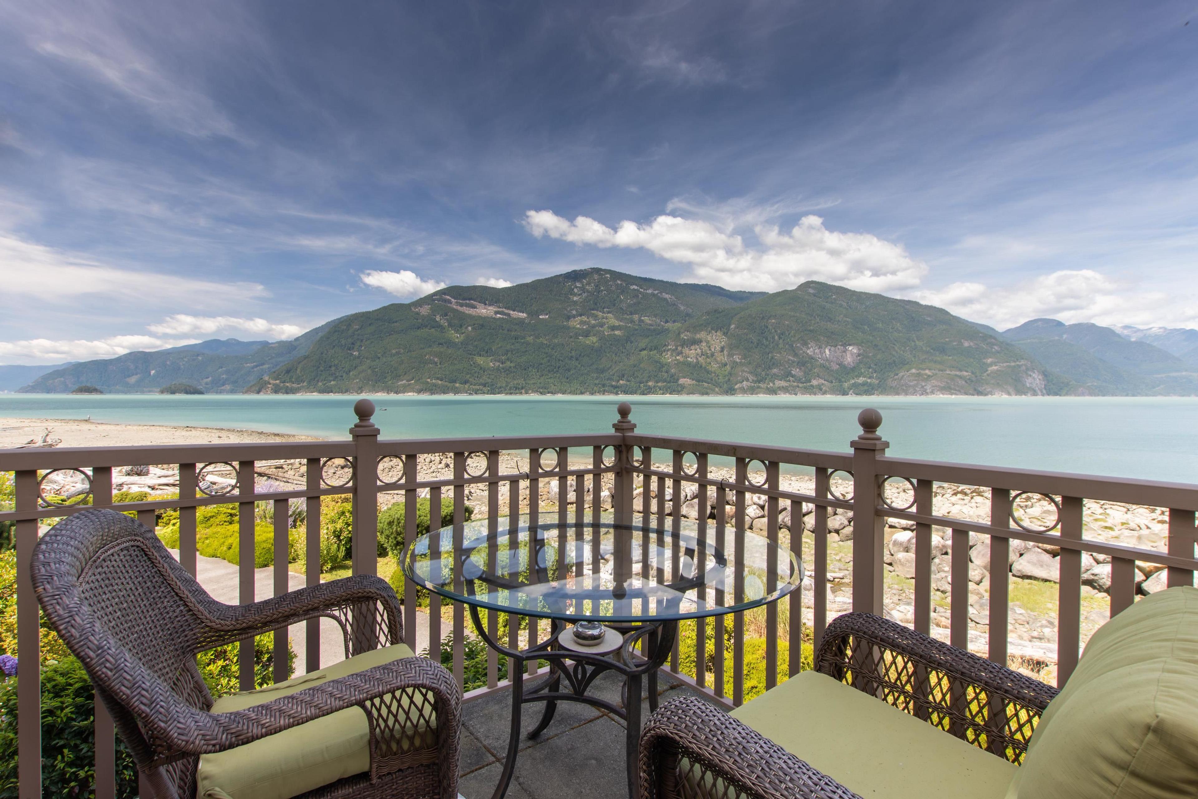 7 BEACH DRIVE - Main Image