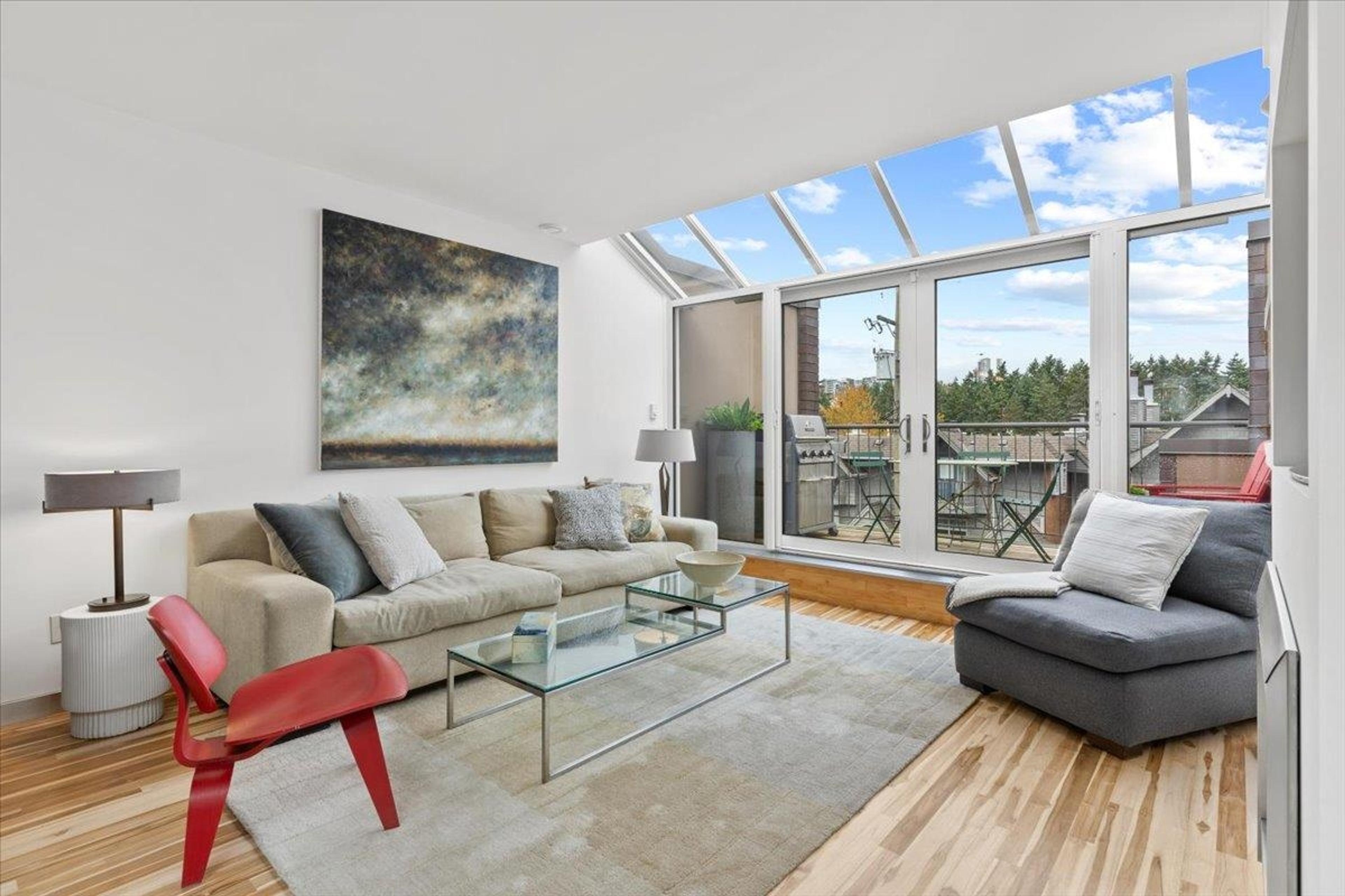 834 W 7TH AVENUE - Image 2