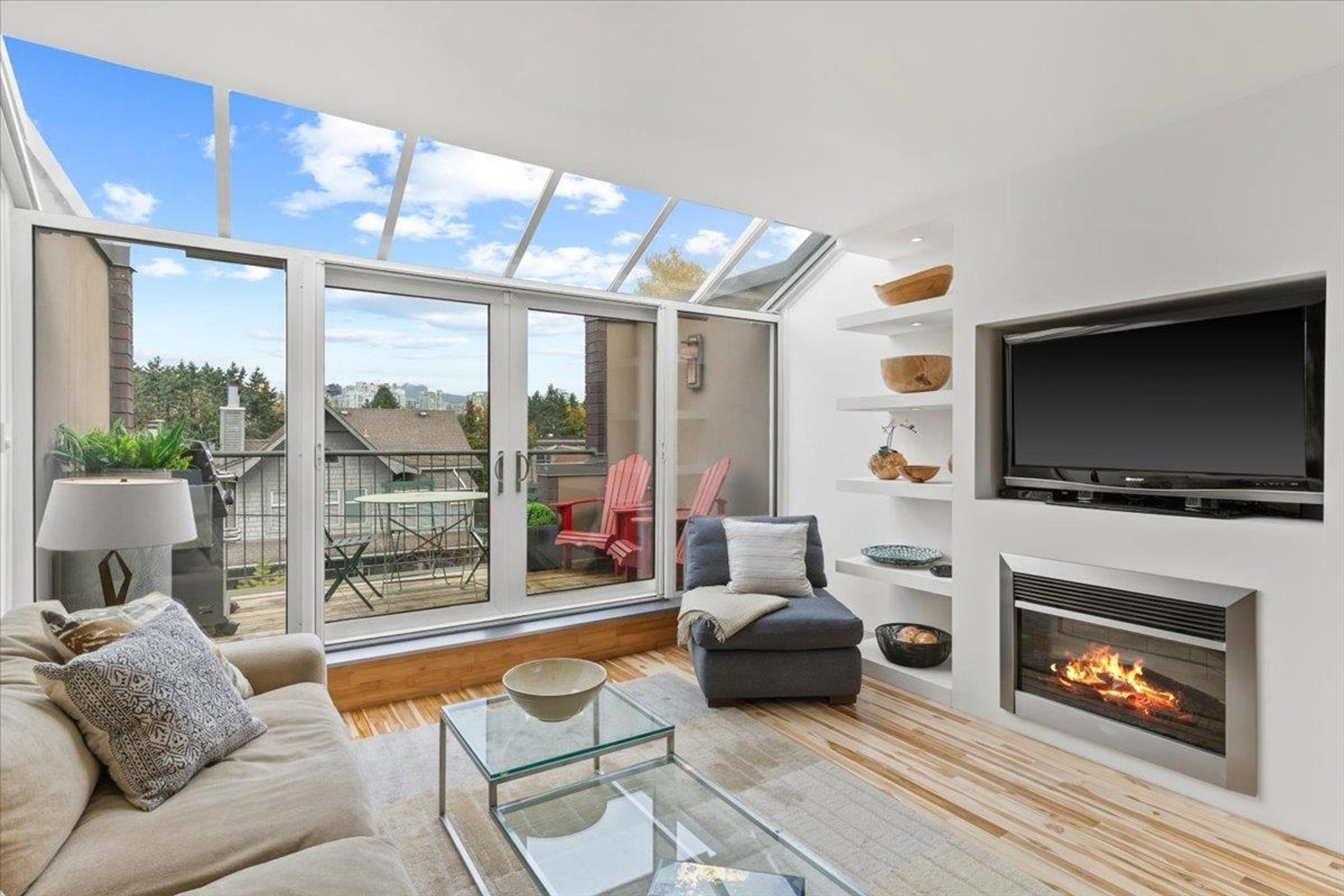 834 W 7TH AVENUE - Main Image