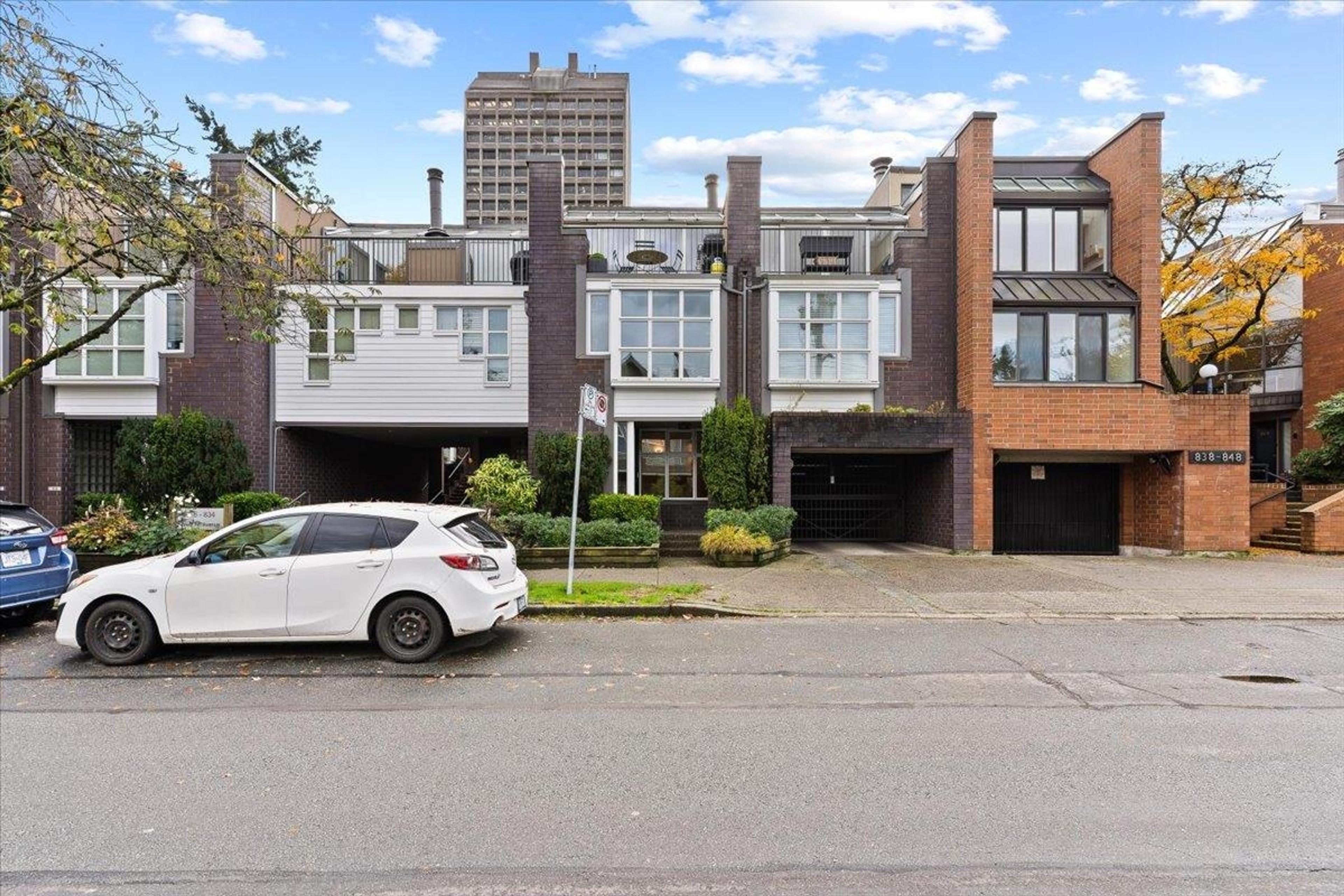 834 W 7th Avenue, Vancouver - Exteriors - Full Complex View - Photo 2