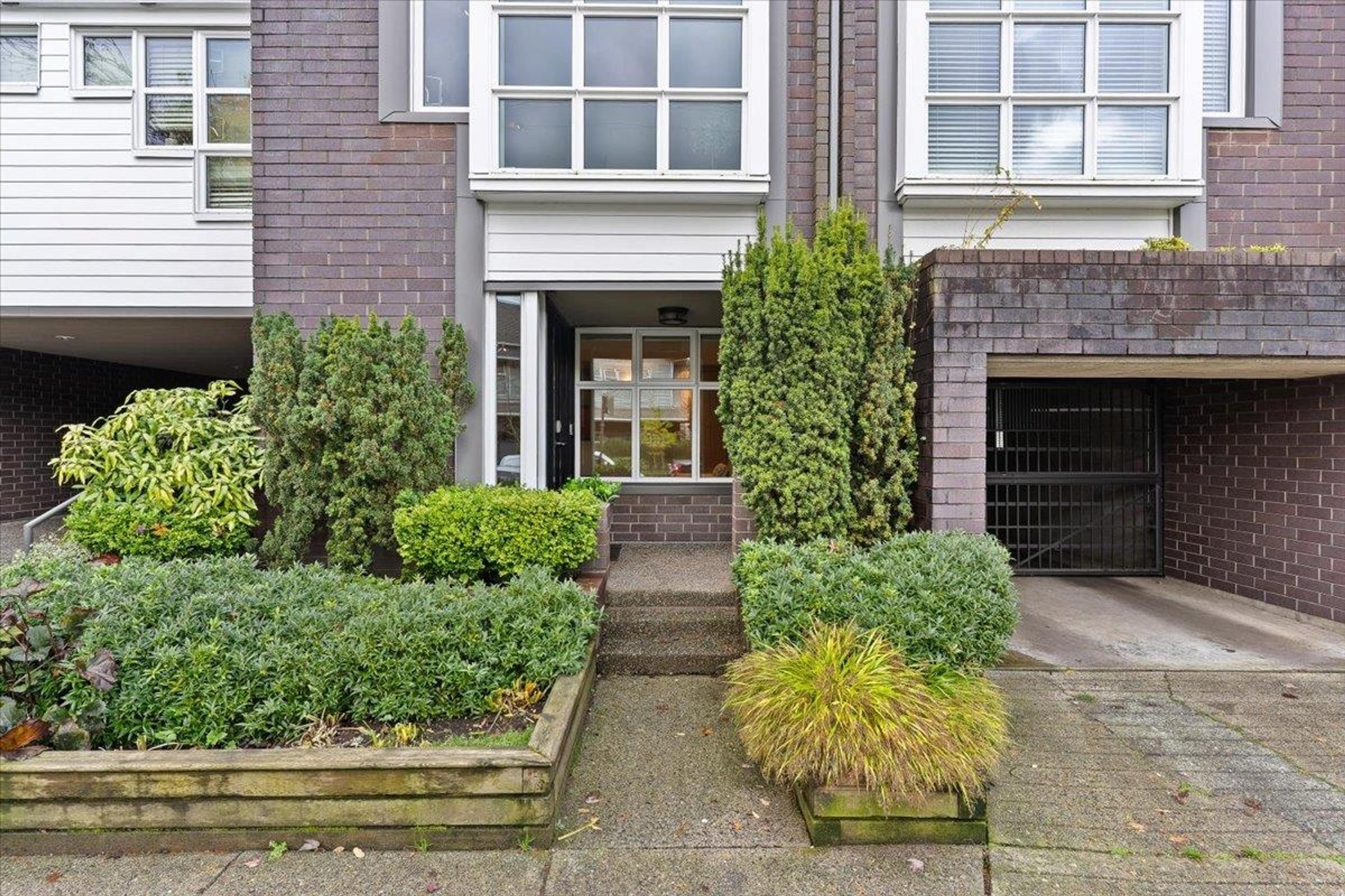 834 W 7th Avenue, Vancouver - Exteriors - Photo 3