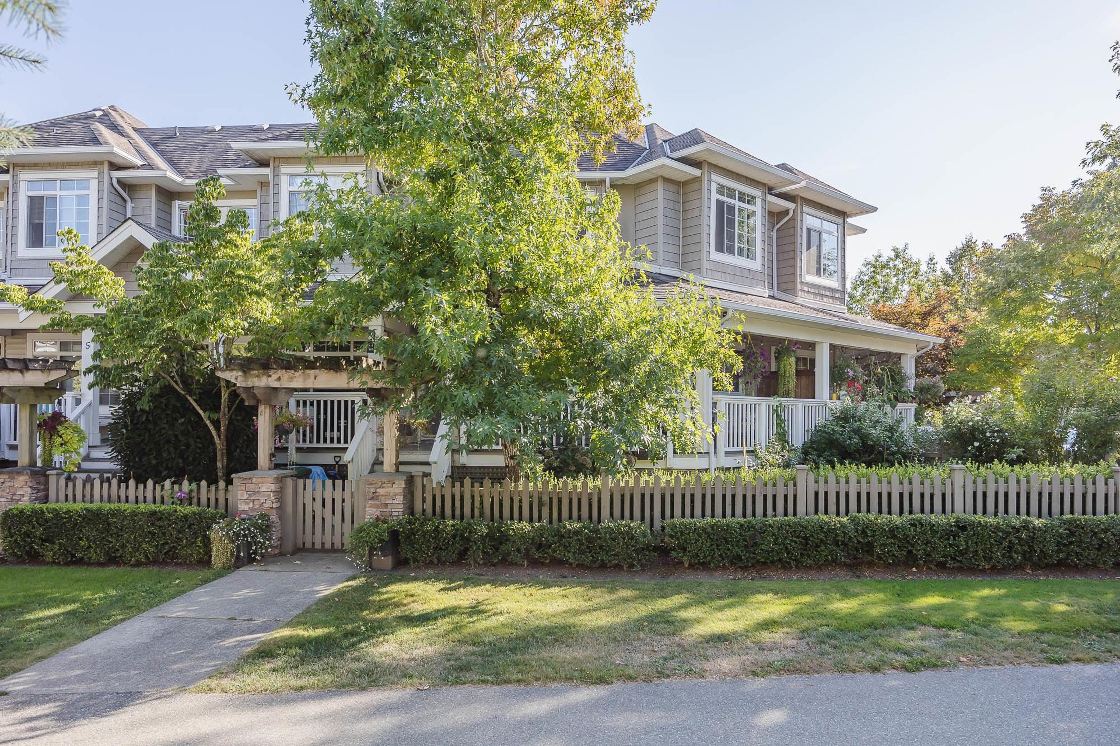 #4 6852 193 STREET - Main Image