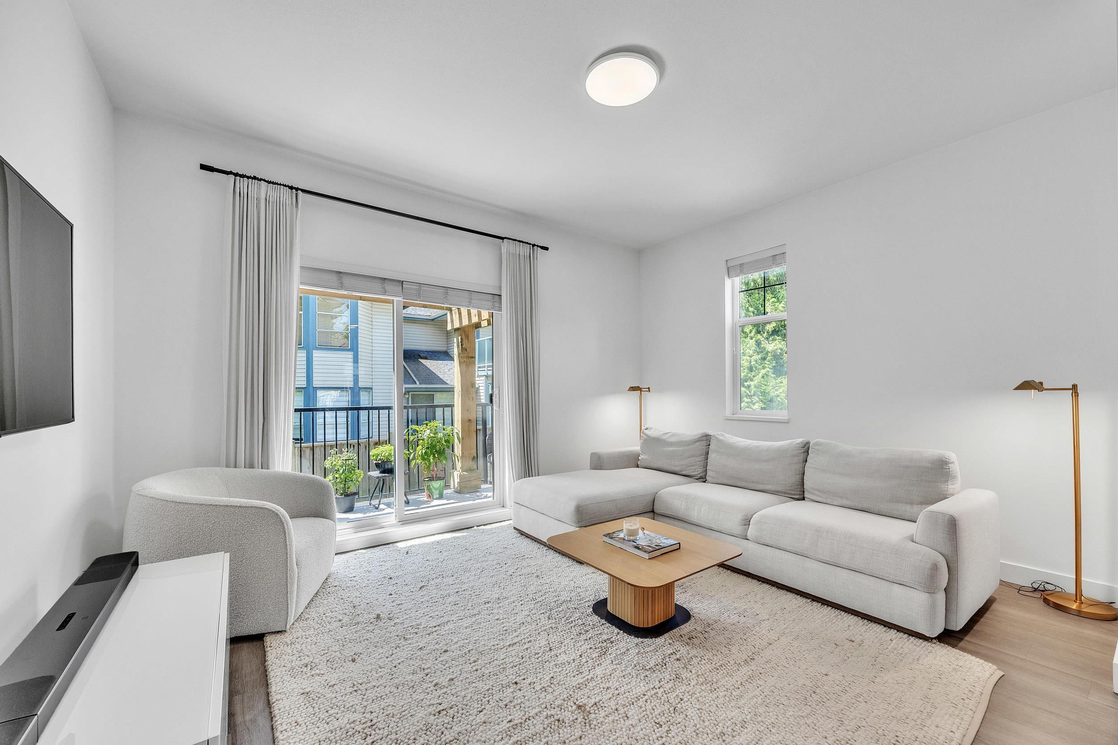 #11 1818 HARBOUR STREET - Image 2