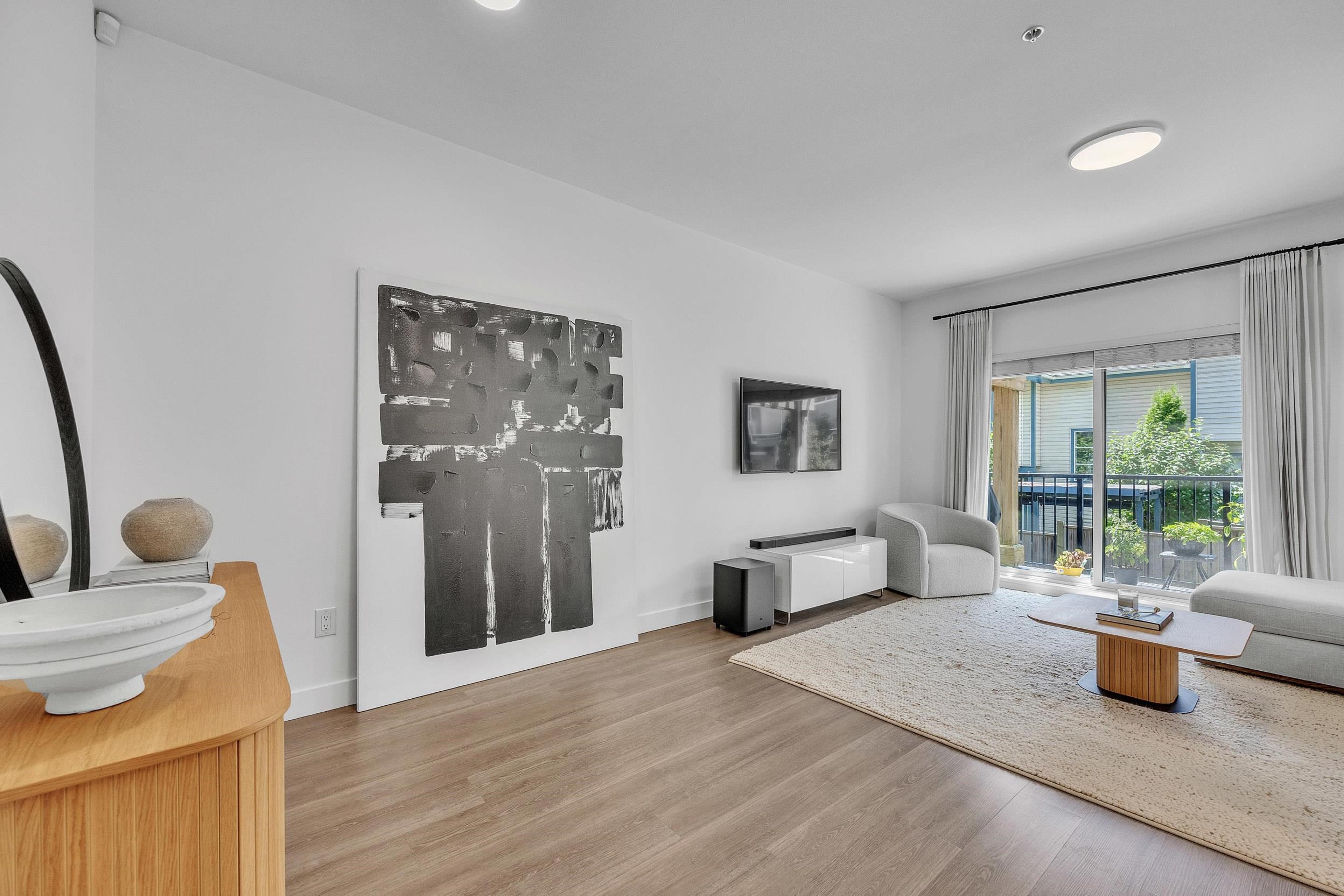 #11 1818 HARBOUR STREET - Image 3