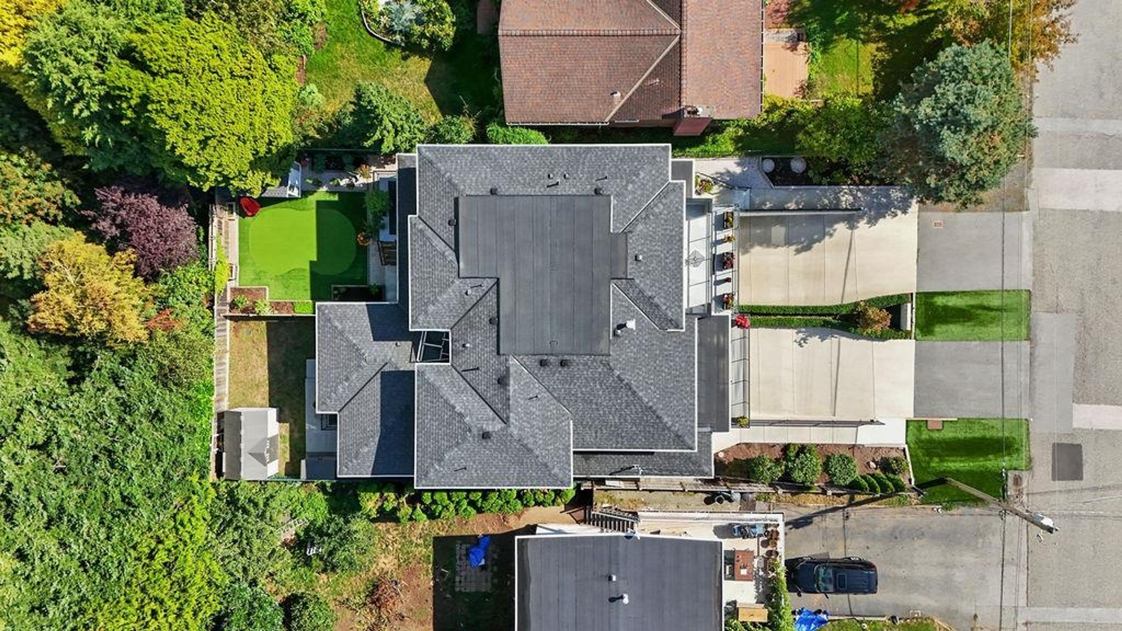 15541 Oxenham Avenue, White Rock - Exteriors - Drone/Aerial View - Photo 1