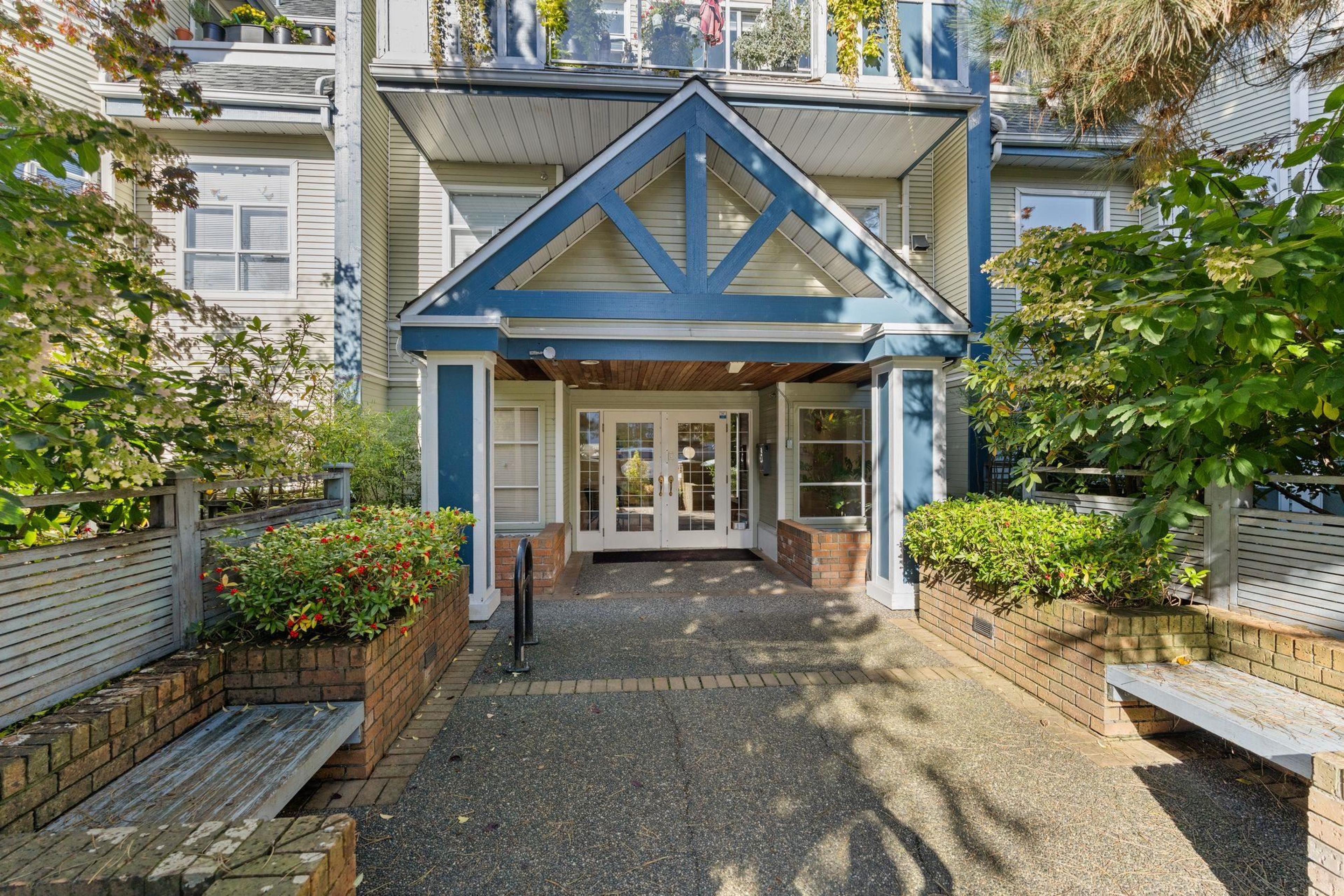1537 Charles Street, Vancouver - Exteriors - Photo 2