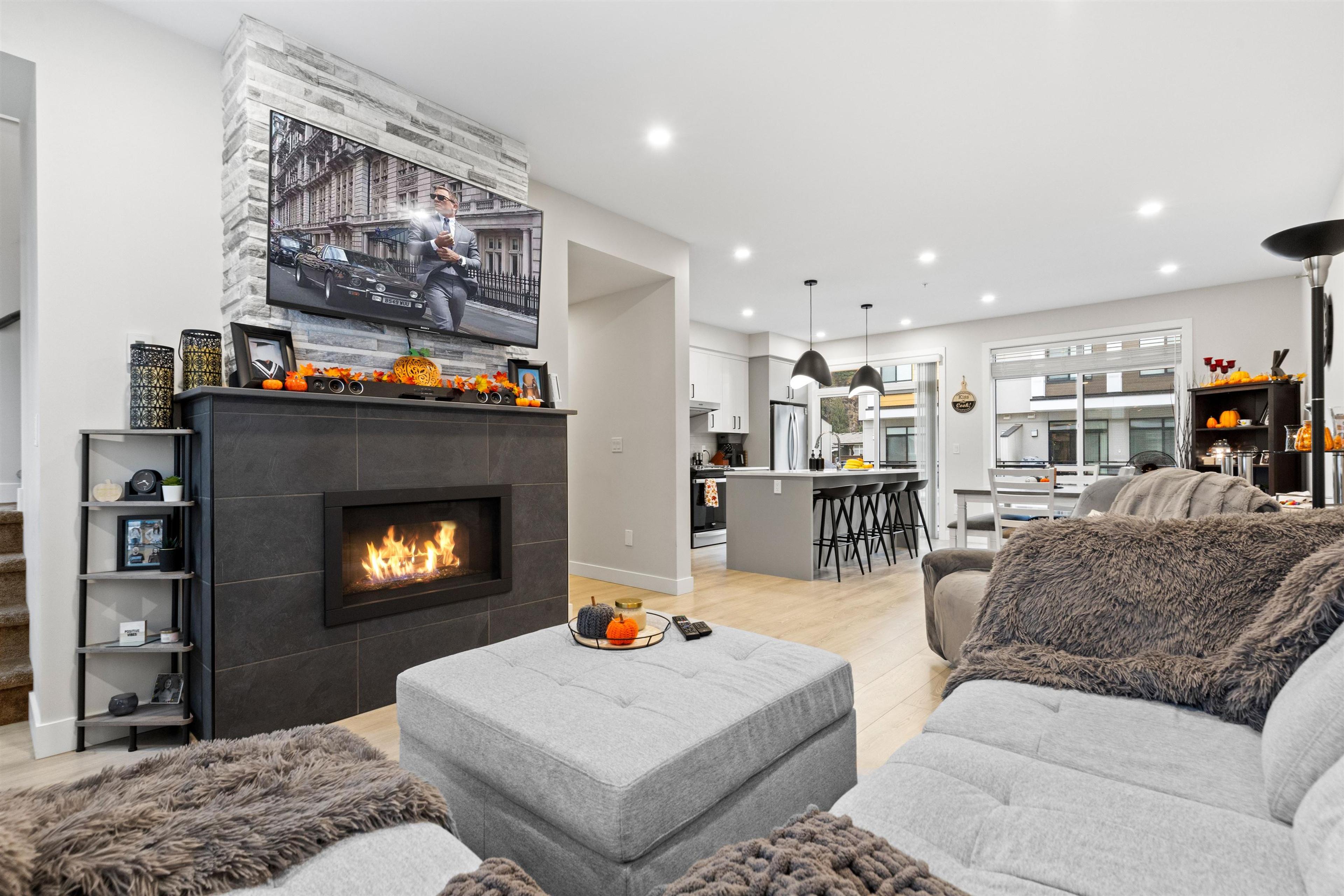 #211 46150 THOMAS ROAD - Image 2