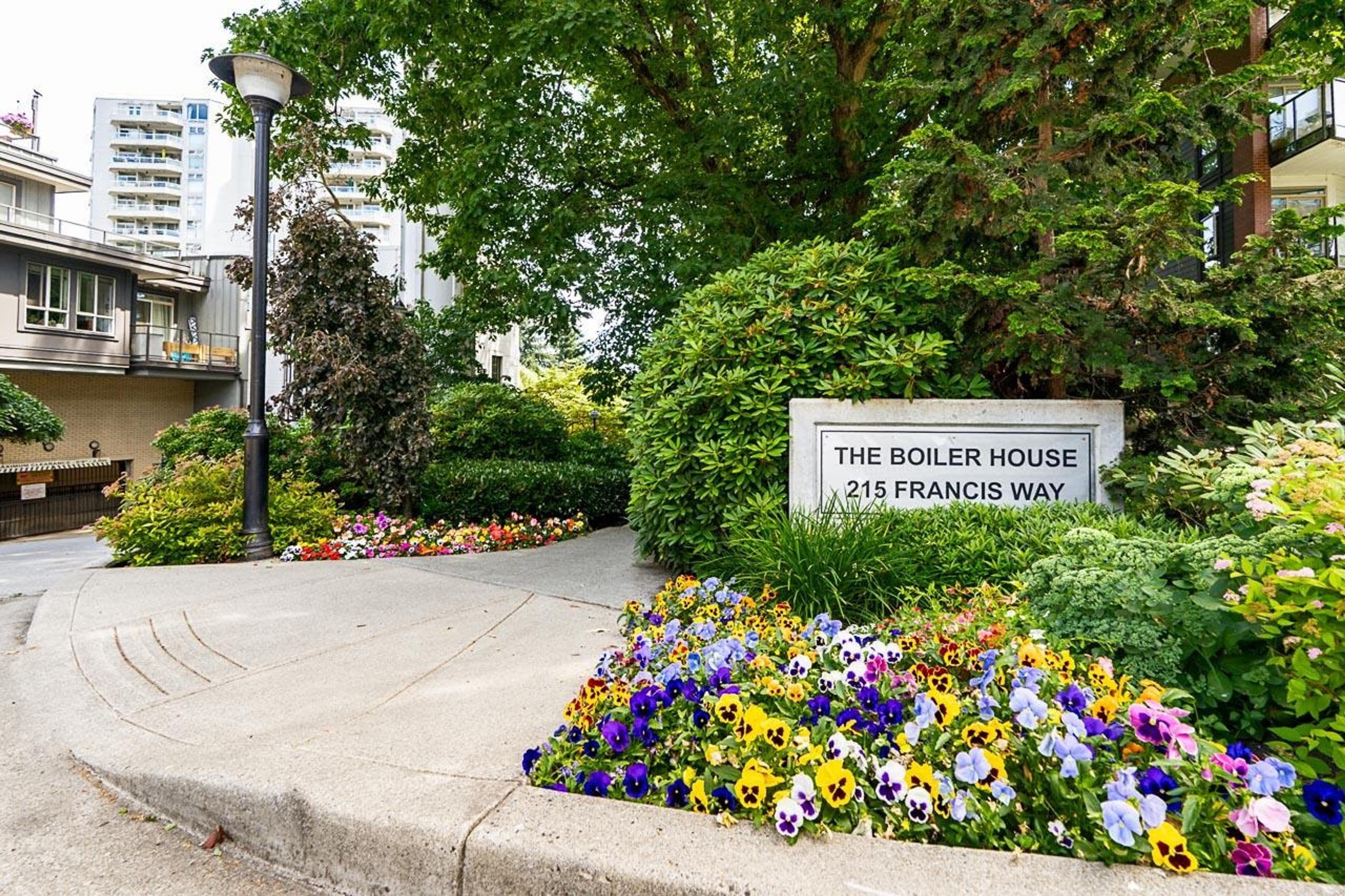 245 Francis Way, New Westminster - Exteriors - Photo 3