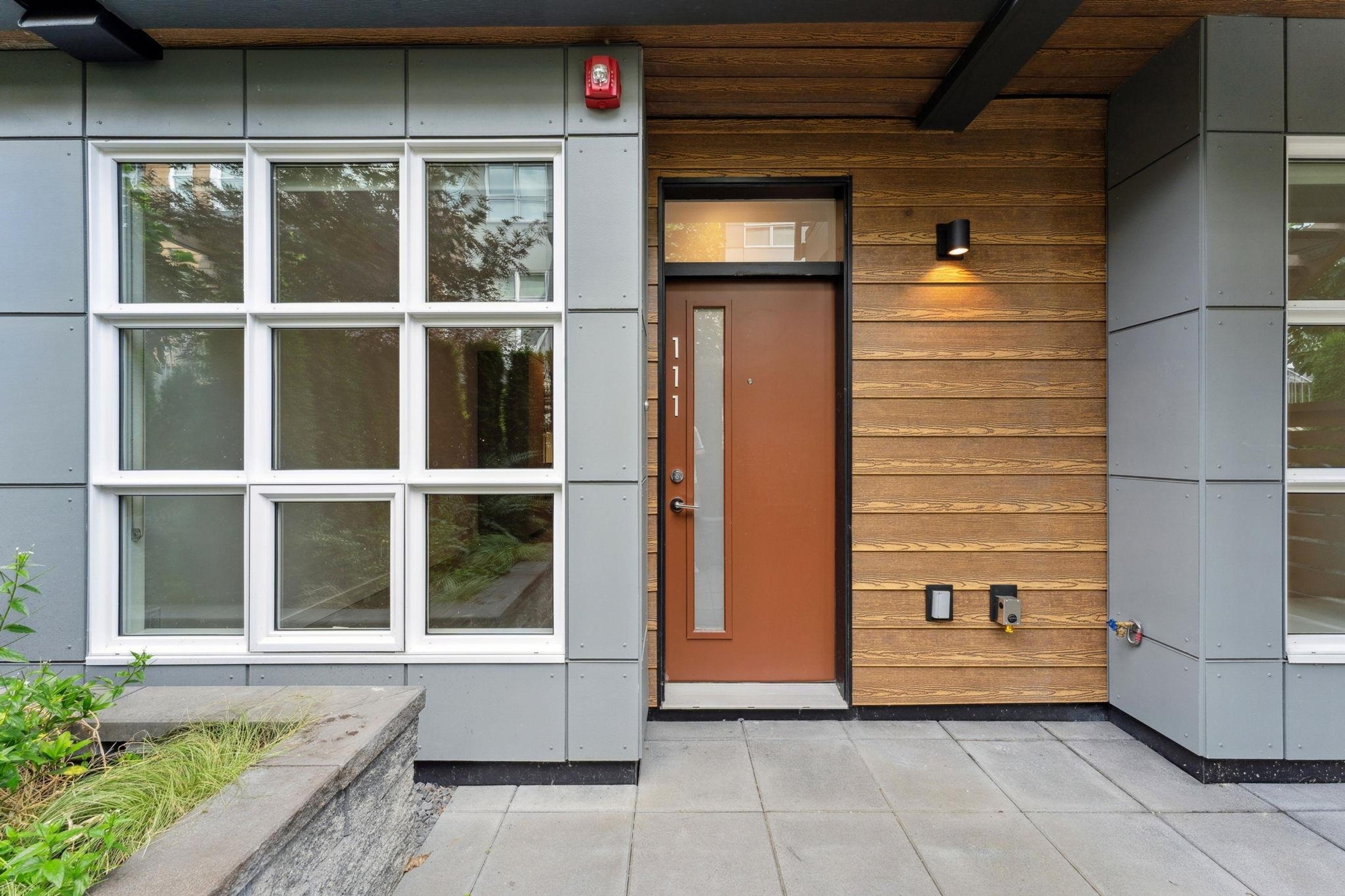 2060 Curling Road, North Vancouver - Exteriors - Photo 1