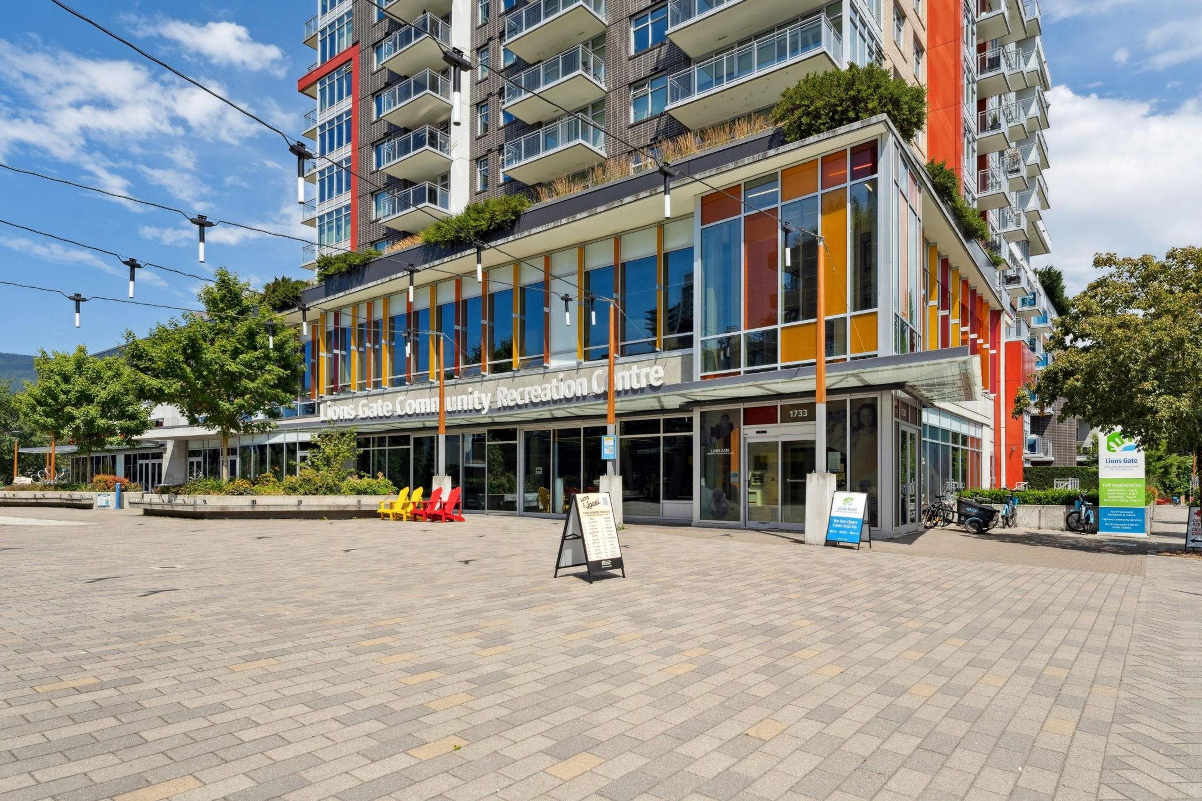 2060 Curling Road, North Vancouver - Exteriors - Photo 2