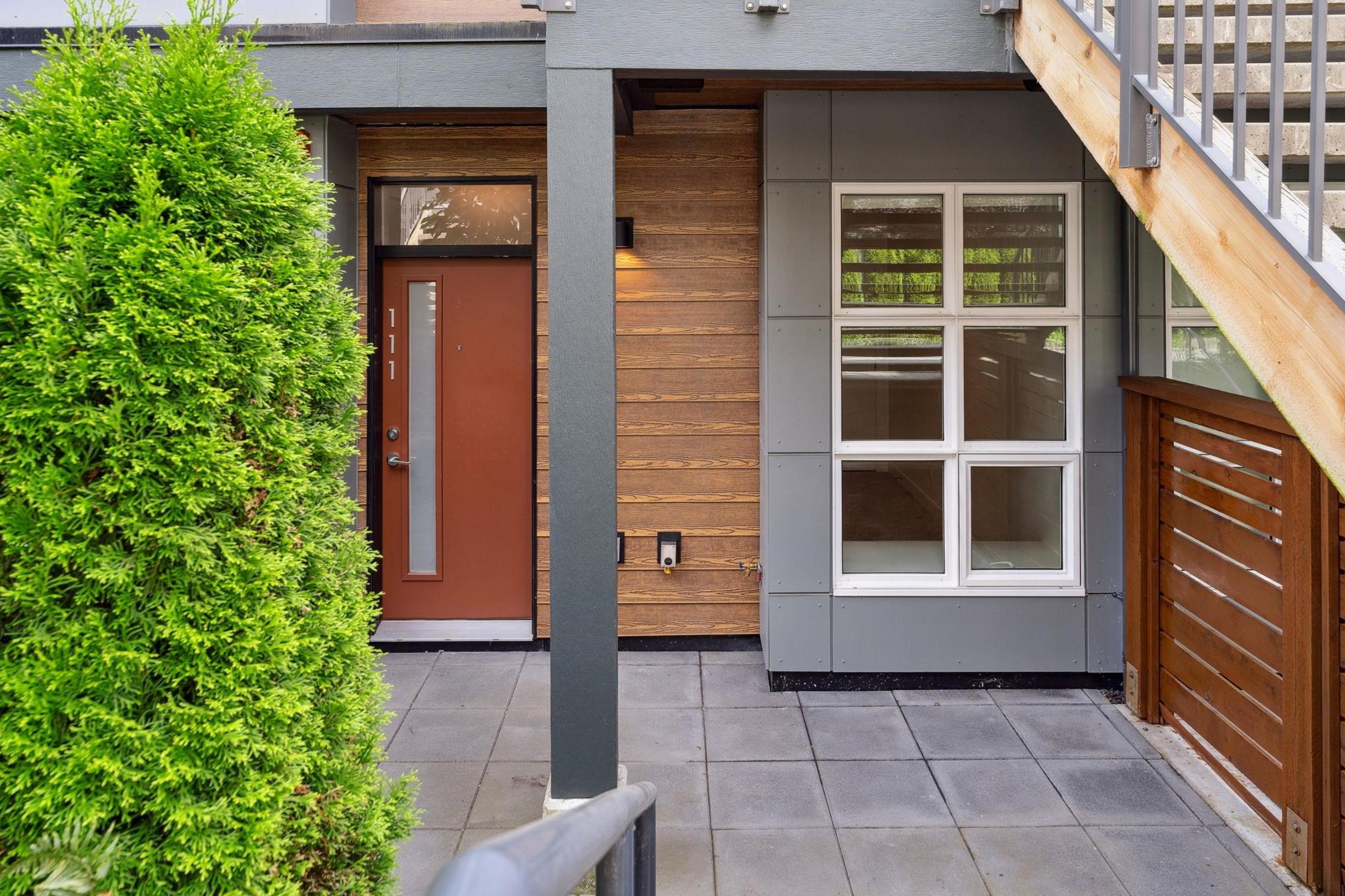 2060 Curling Road, North Vancouver - Exteriors - Photo 3