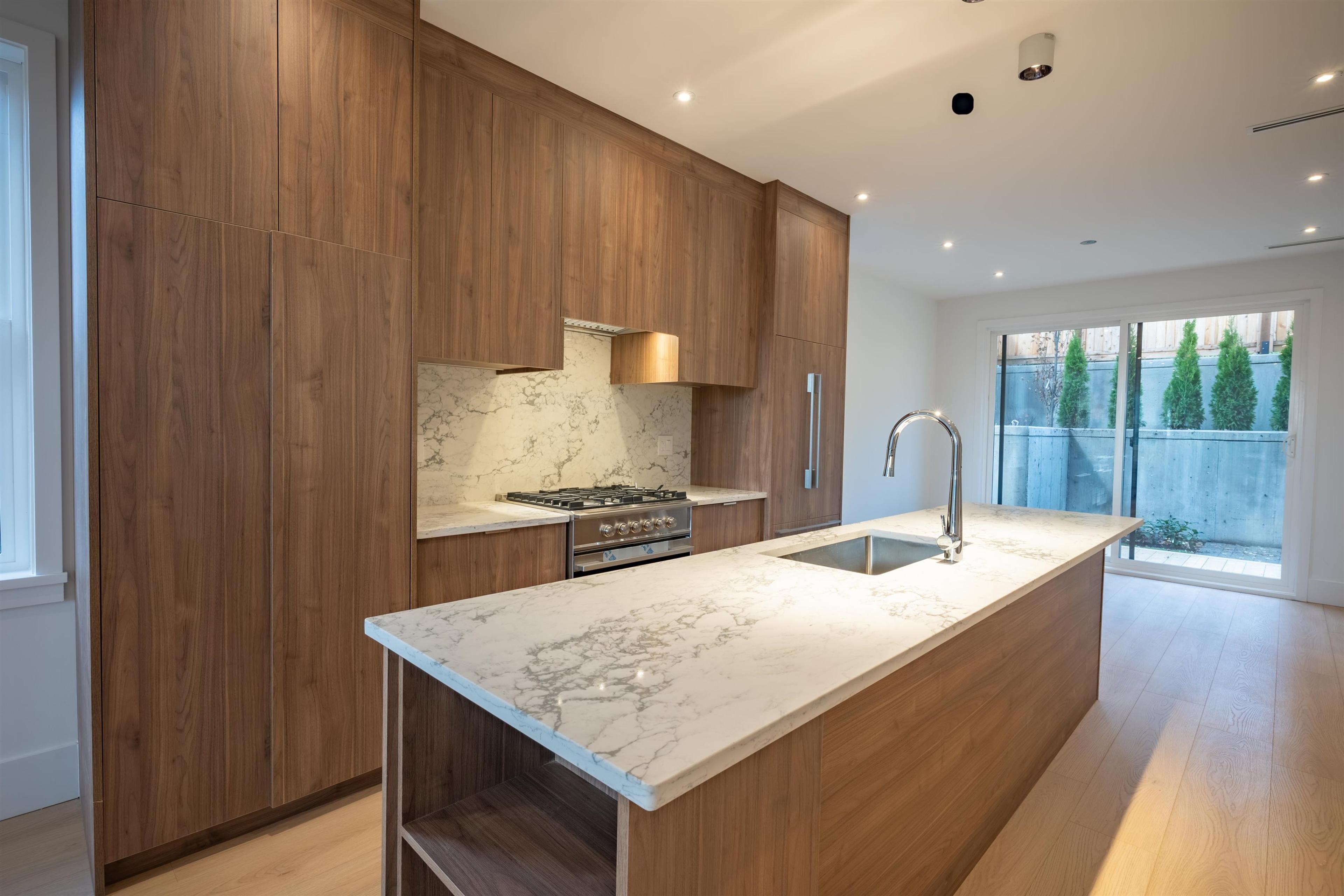 #3 1125 CARTIER AVENUE - Image 3