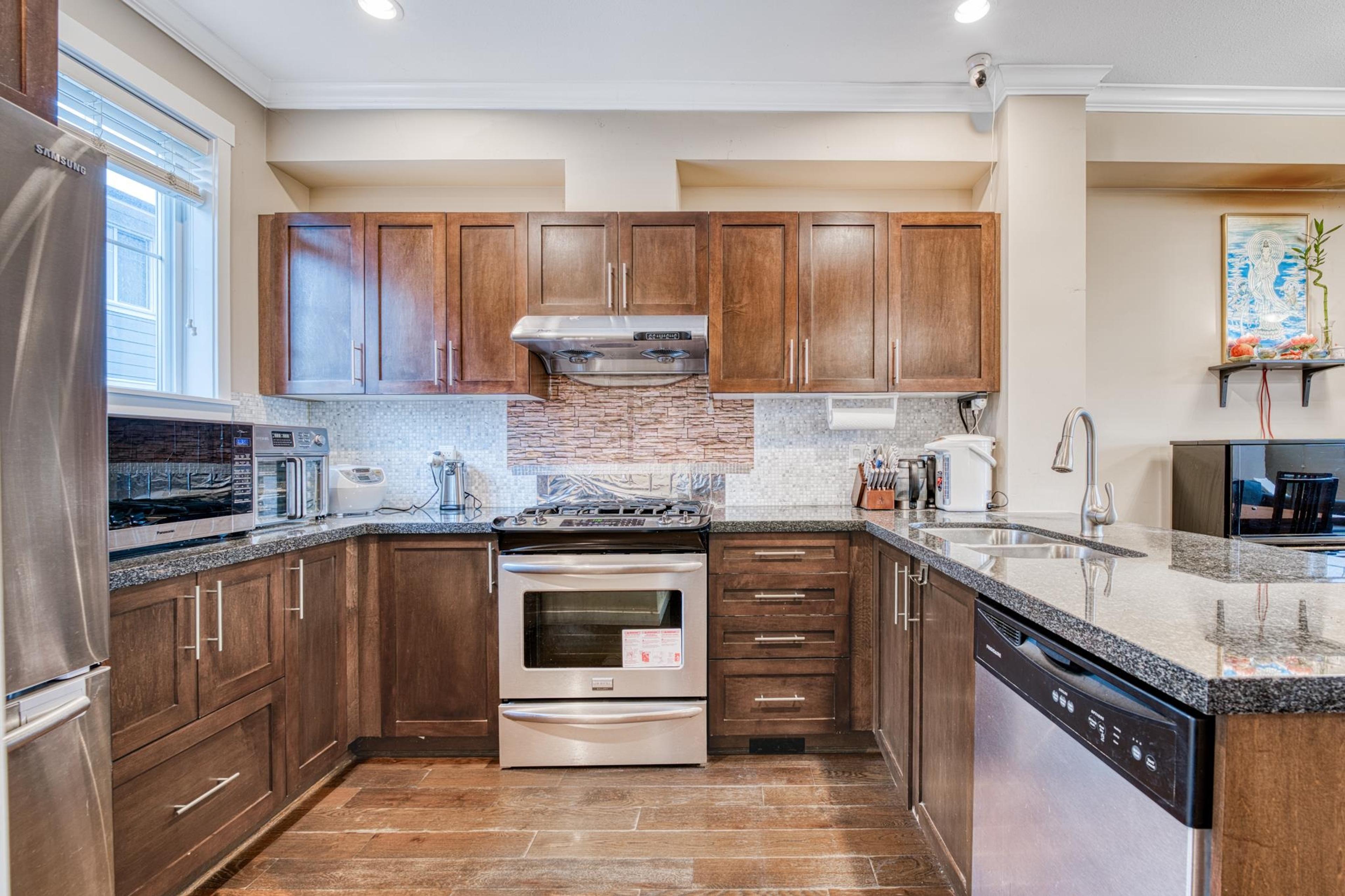 #4 9580 ALBERTA ROAD - Image 3