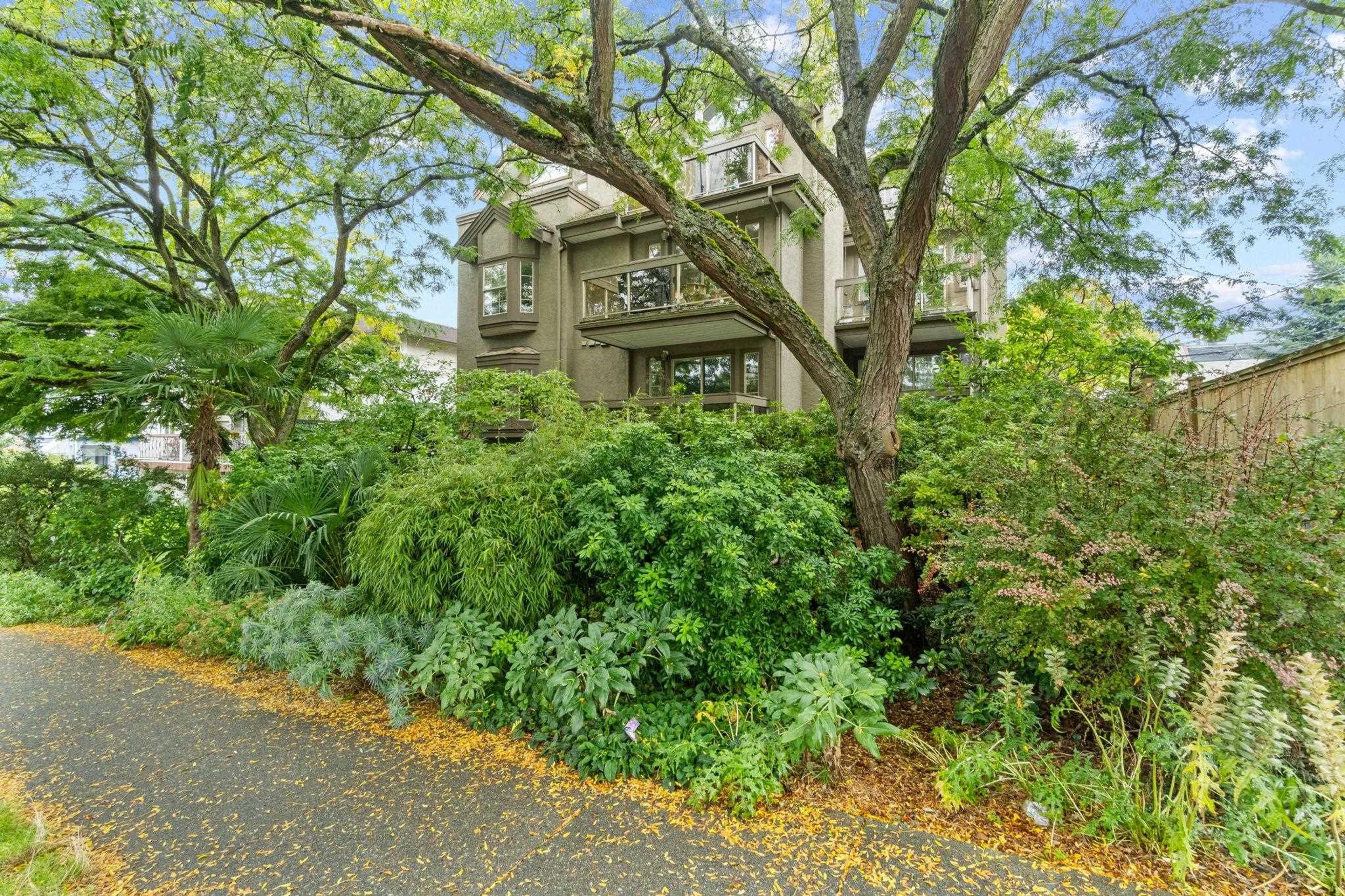 1689 E 4th Avenue, Vancouver - Exteriors - Photo 2